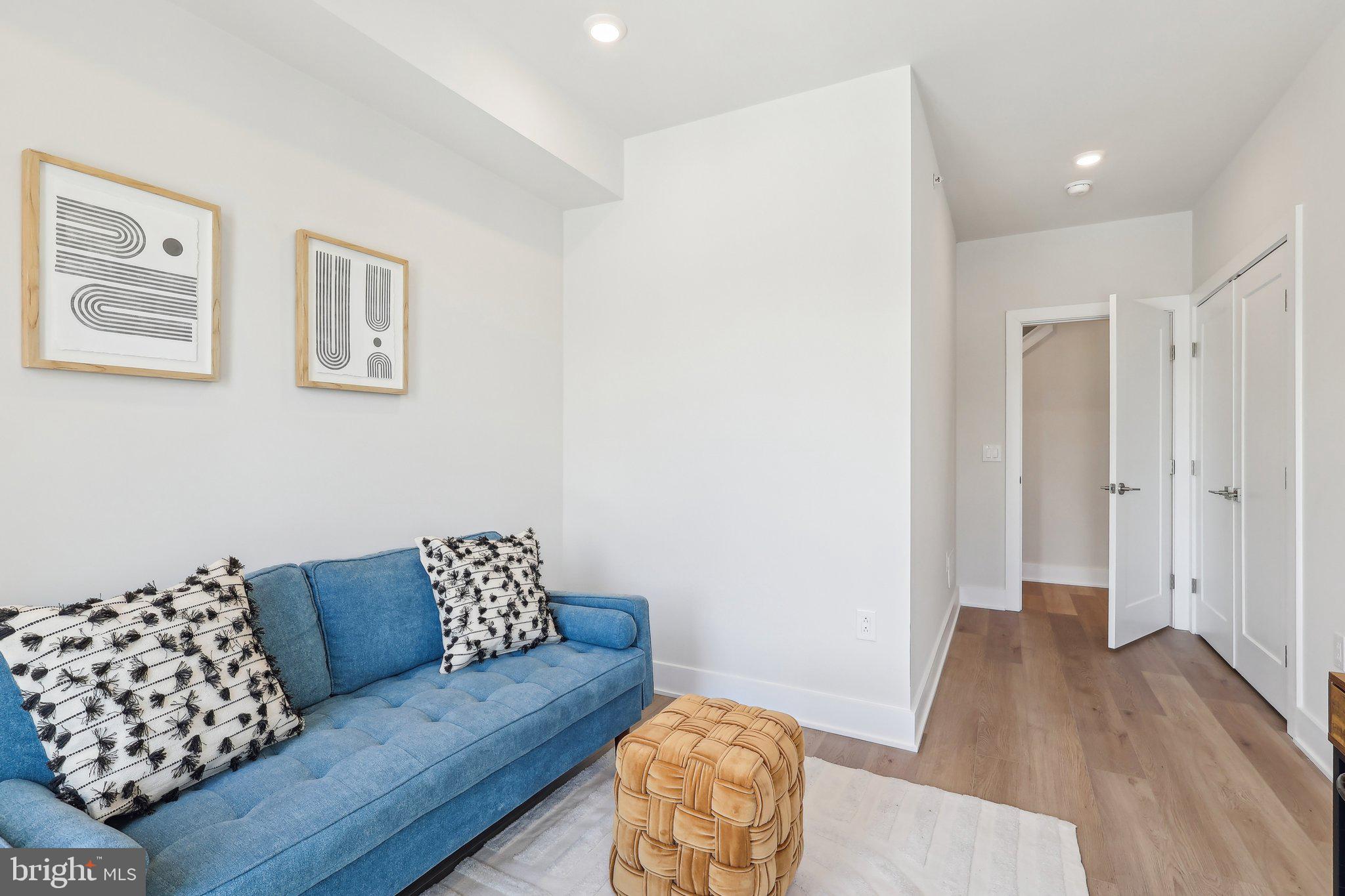 EAST FALLS - Residential