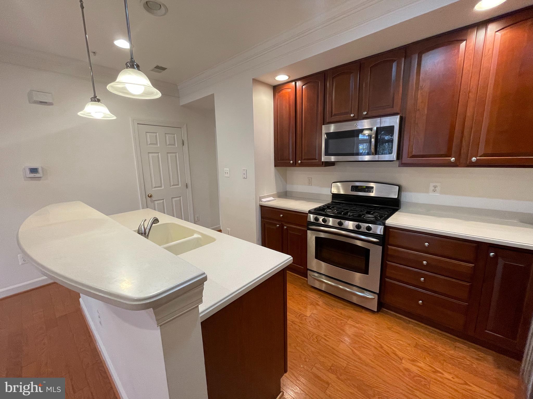 RESIDENCES AT SULLIVAN - Residential Lease