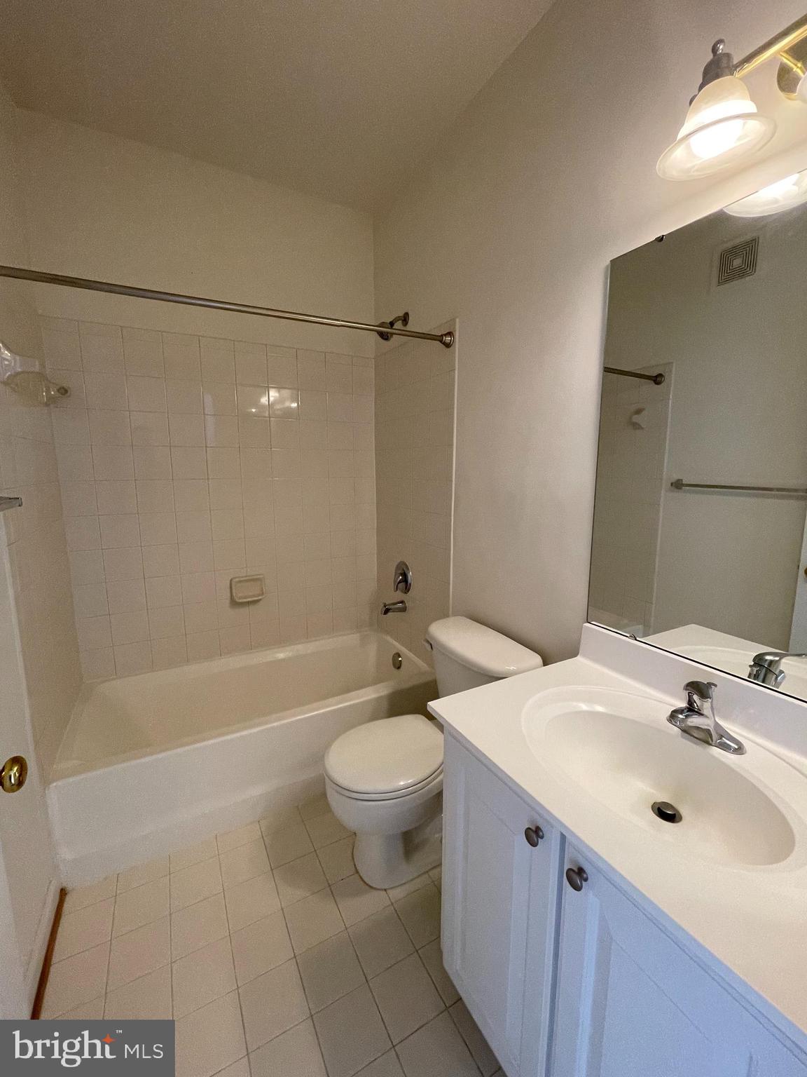 RESIDENCES AT SULLIVAN - Residential Lease