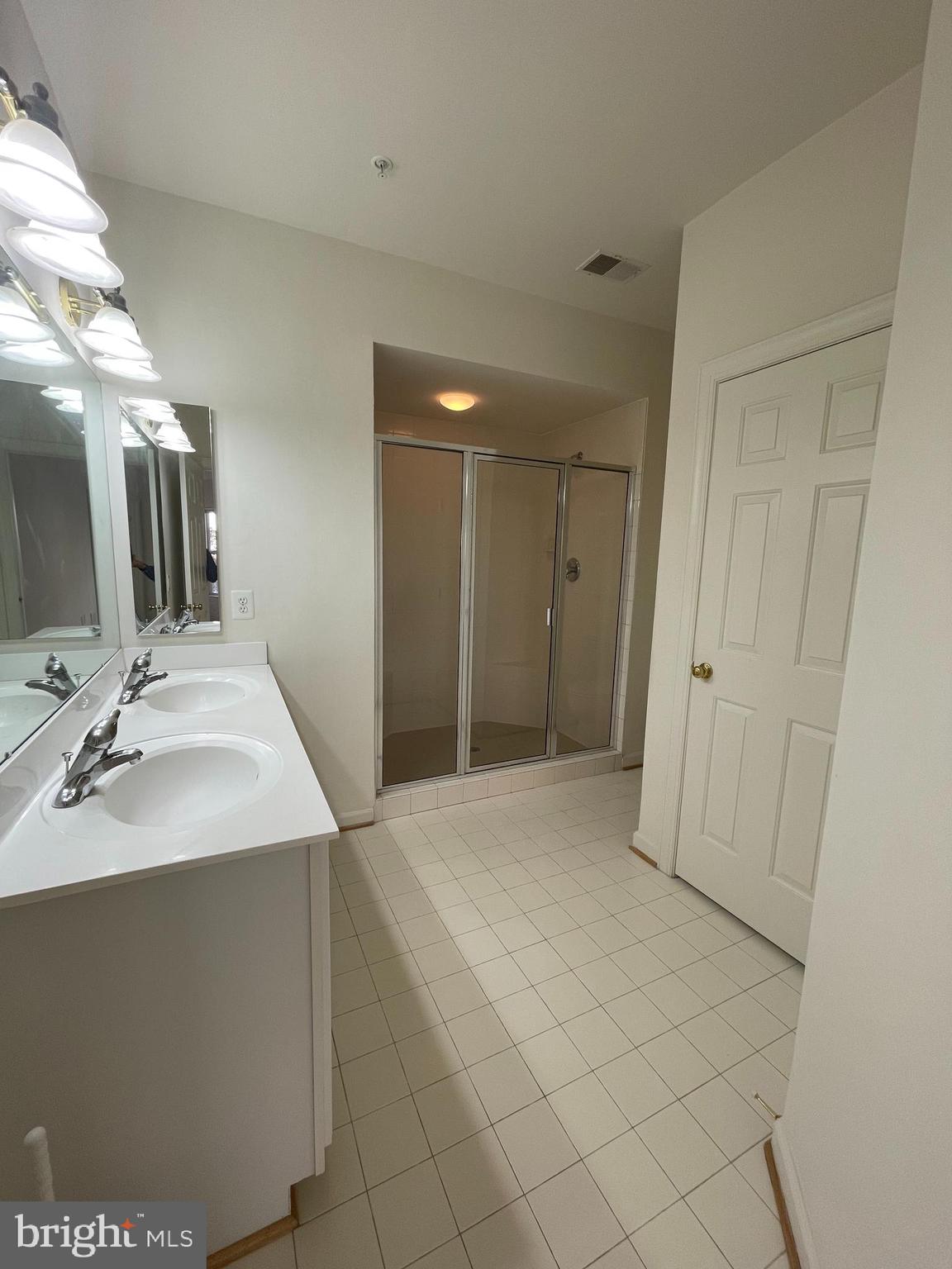 RESIDENCES AT SULLIVAN - Residential Lease