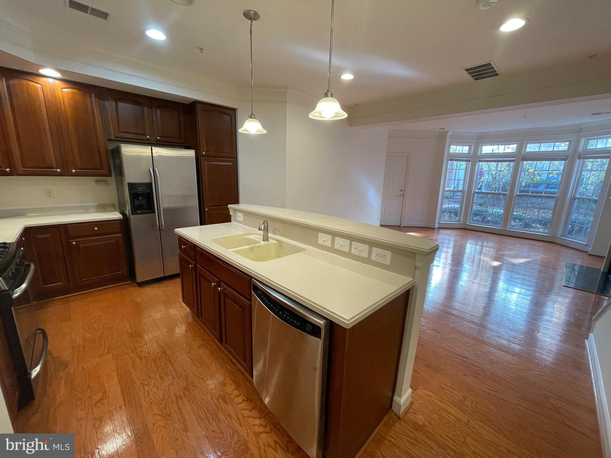 RESIDENCES AT SULLIVAN - Residential Lease