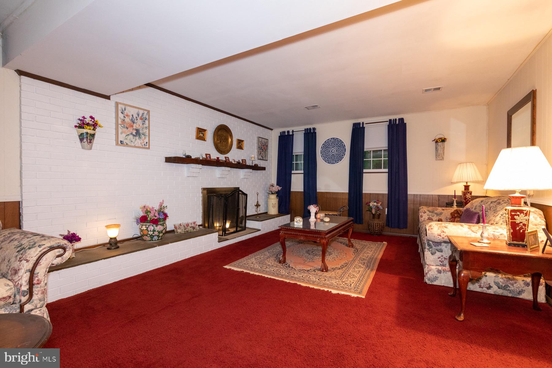 CHALET WOODS - Residential Lease