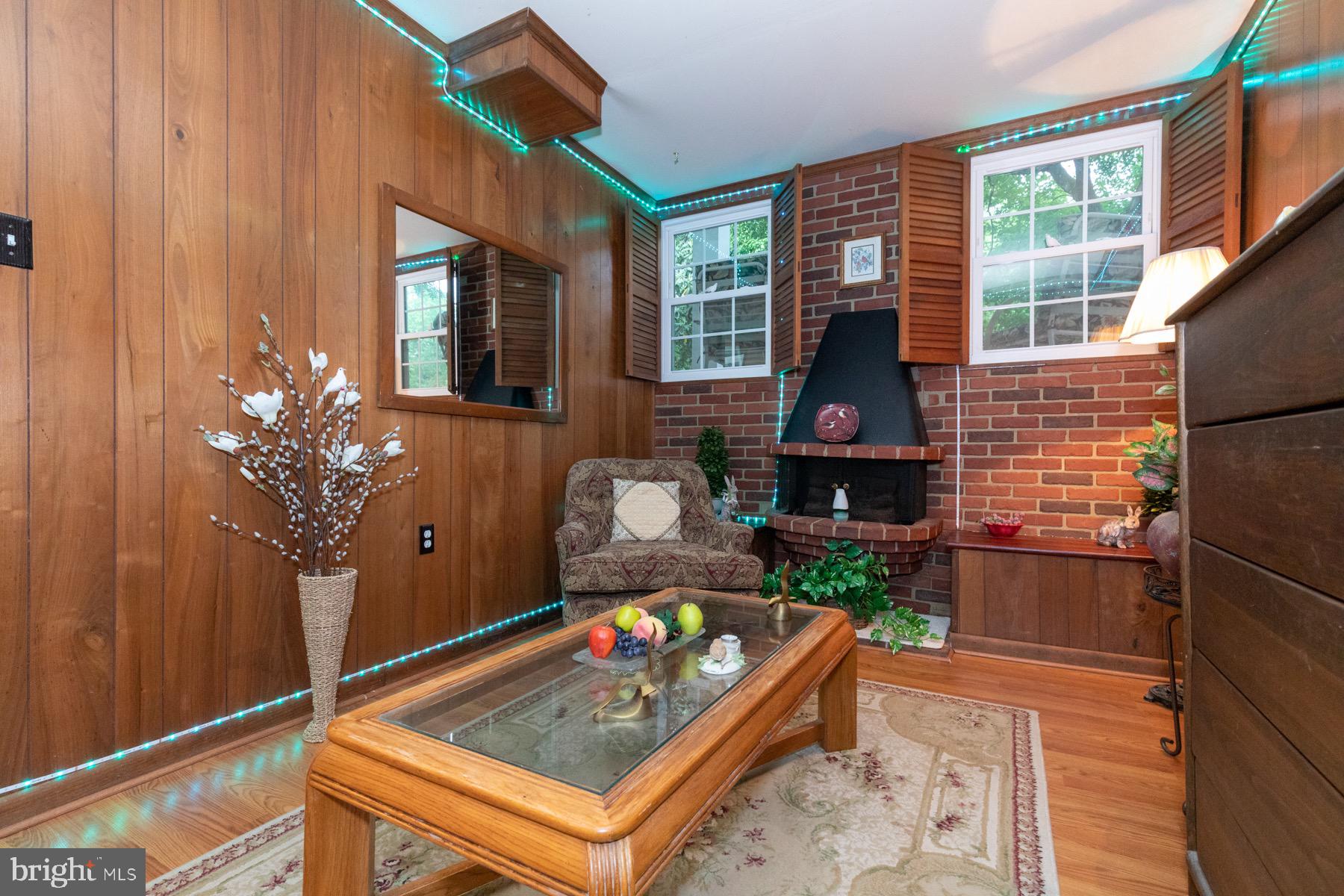 CHALET WOODS - Residential Lease