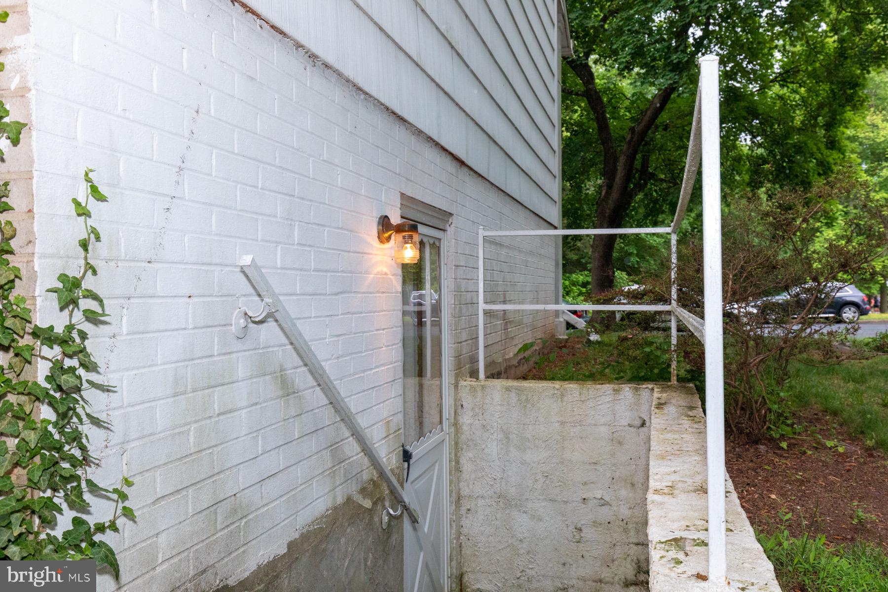 CHALET WOODS - Residential Lease