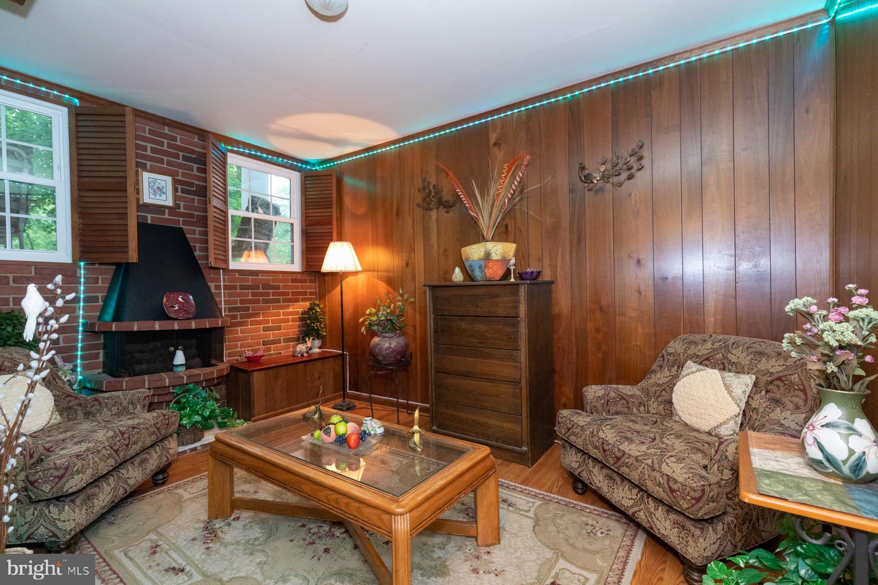 CHALET WOODS - Residential Lease