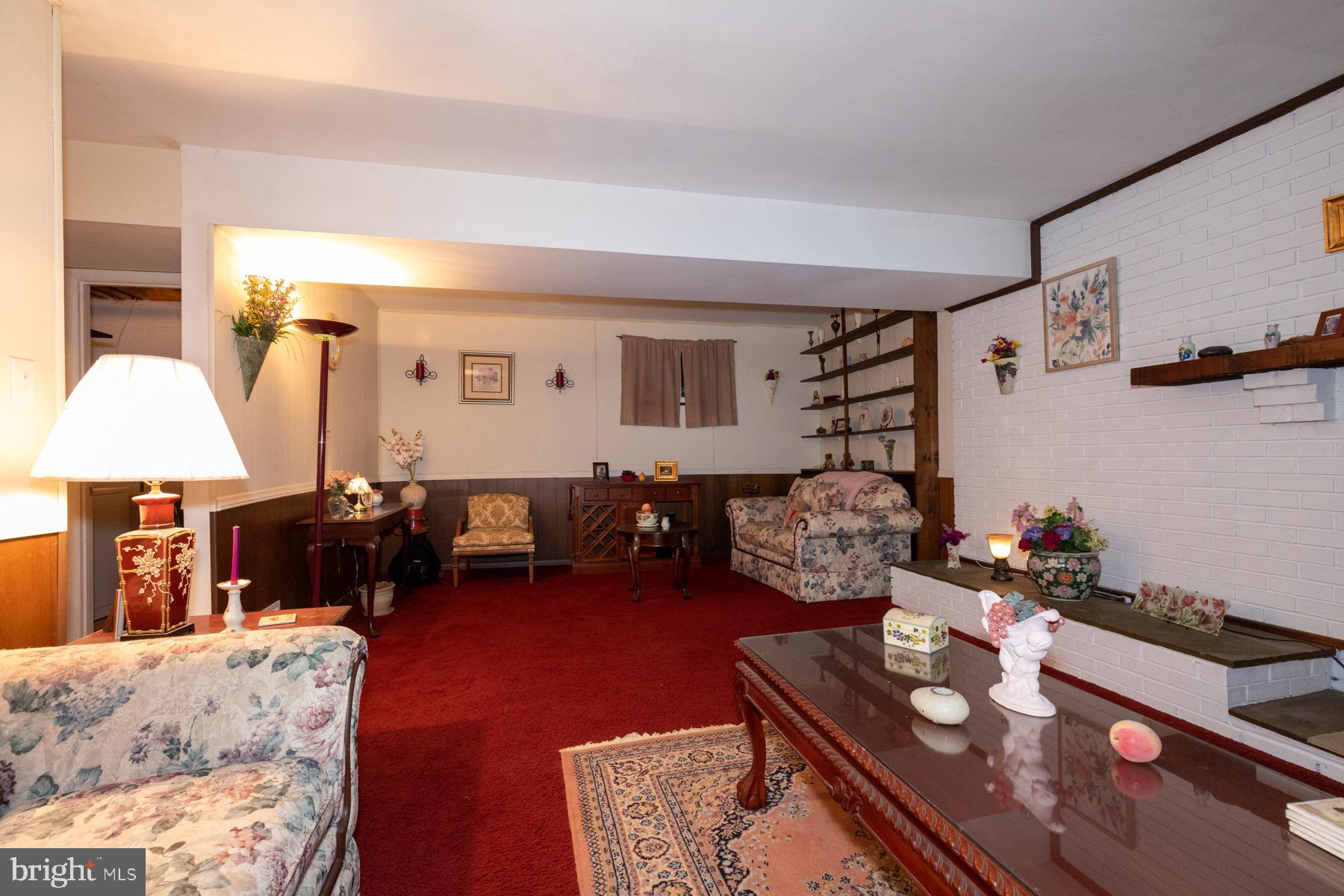 CHALET WOODS - Residential Lease