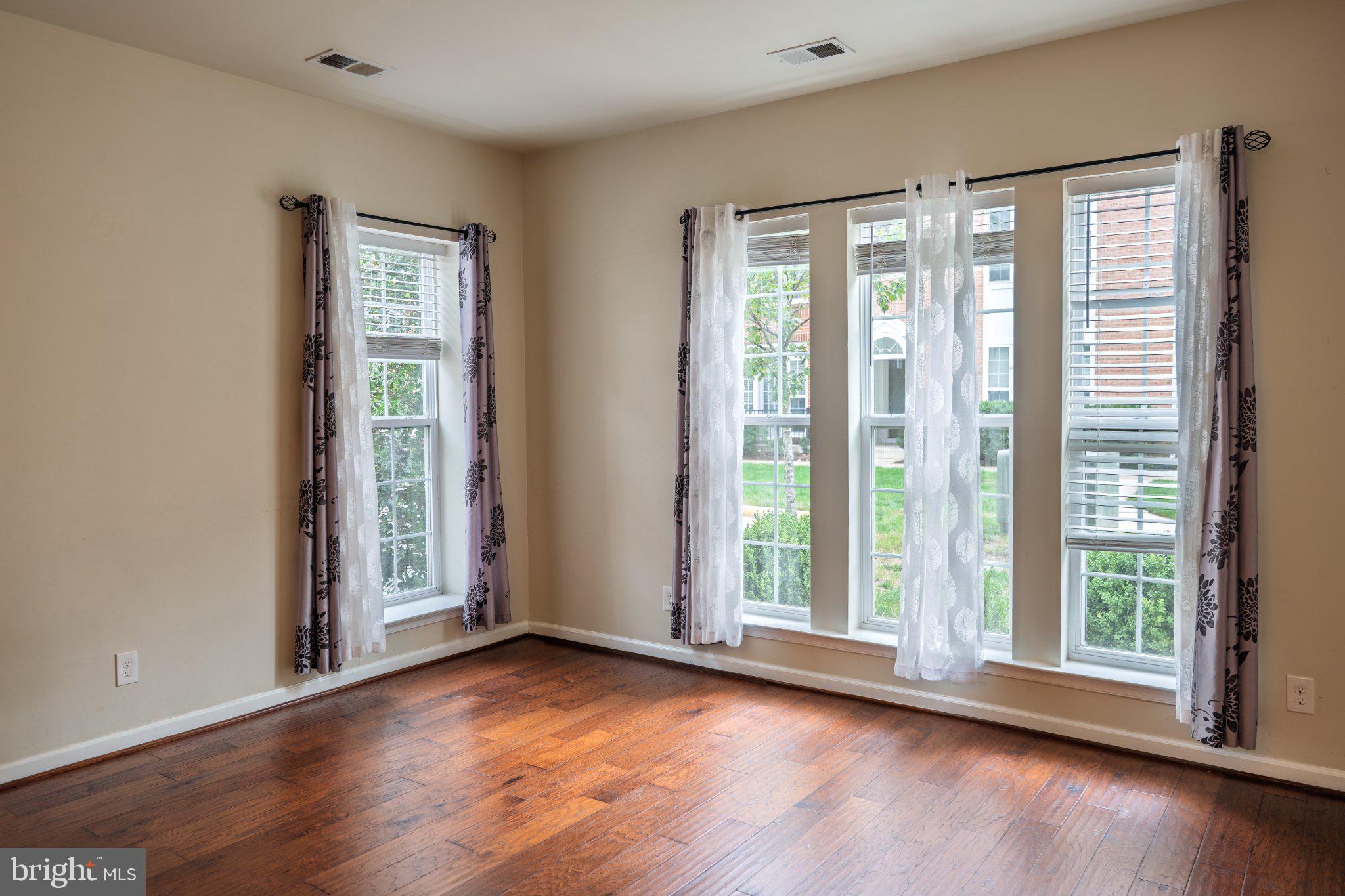 42797 BURRELL SQUARE
