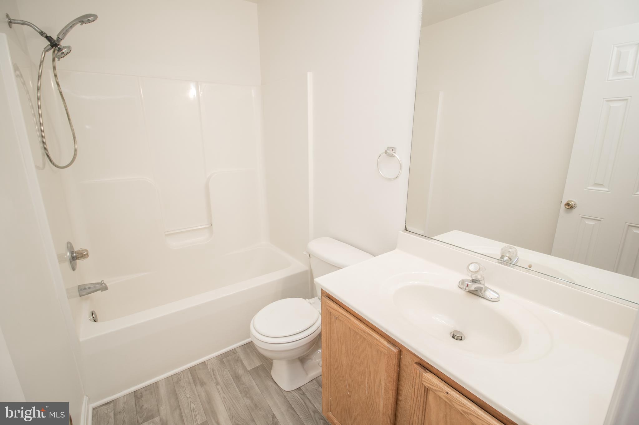 EMERALD HILLS ESTATES - Residential Lease