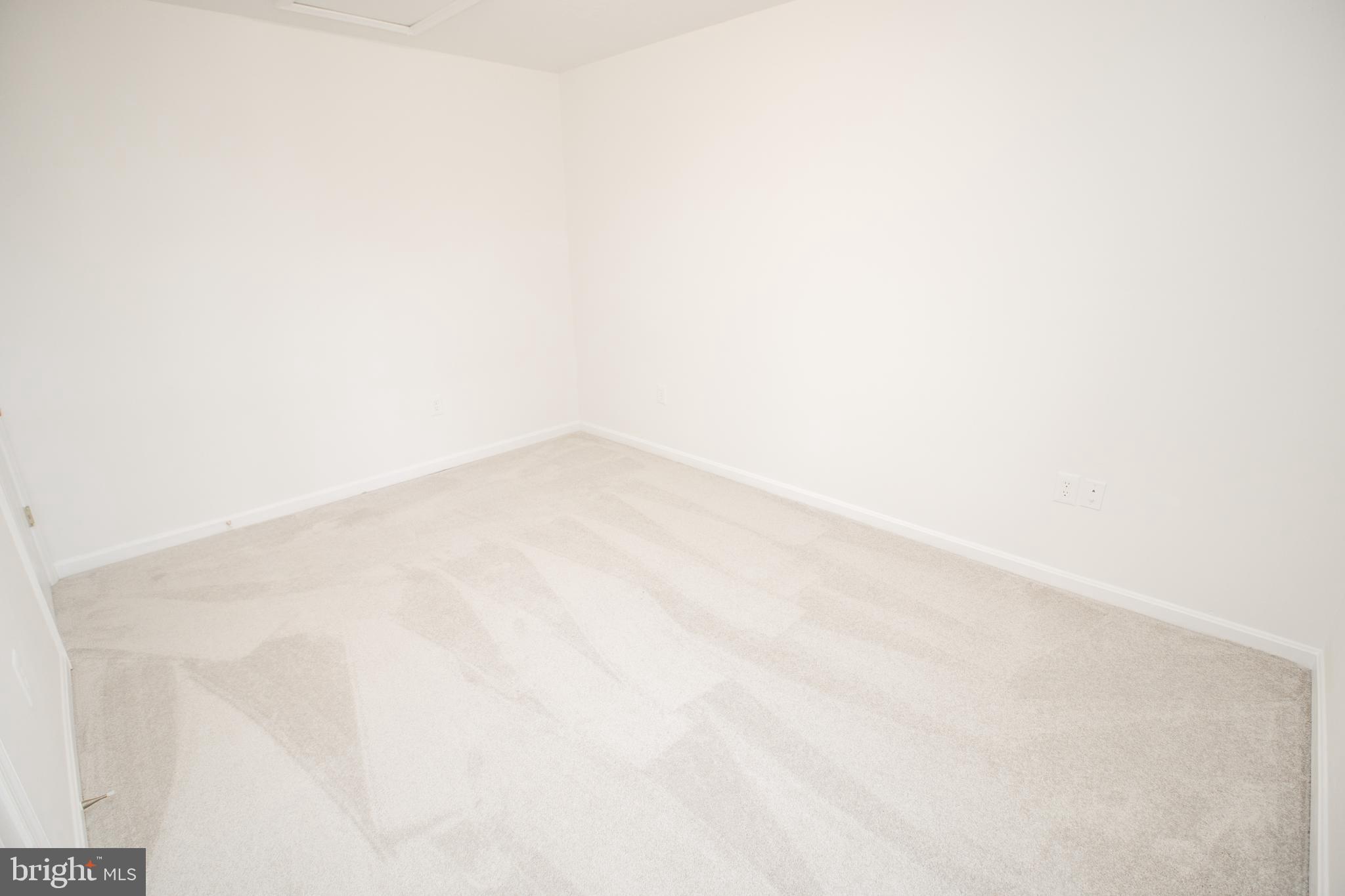 EMERALD HILLS ESTATES - Residential Lease