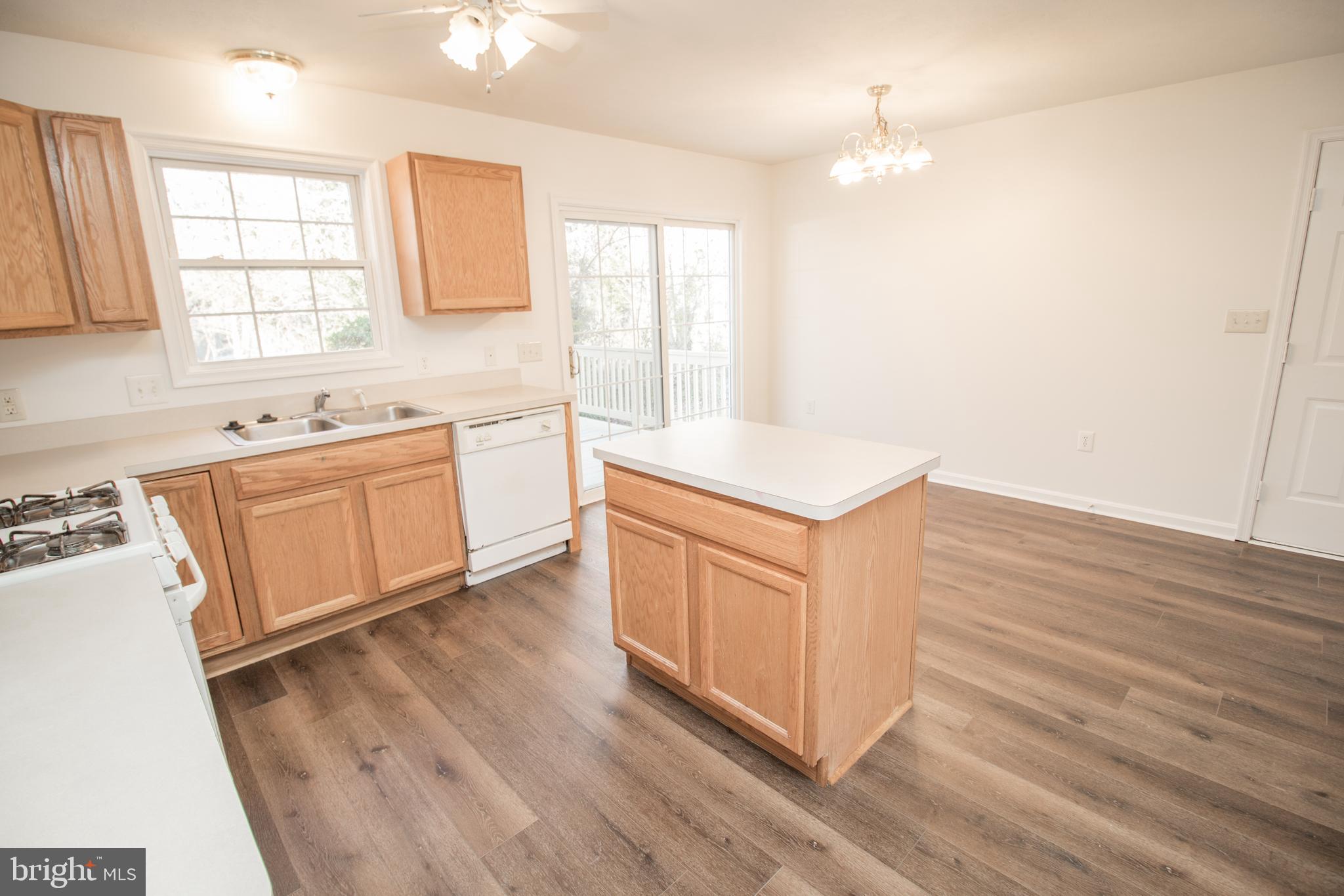 EMERALD HILLS ESTATES - Residential Lease