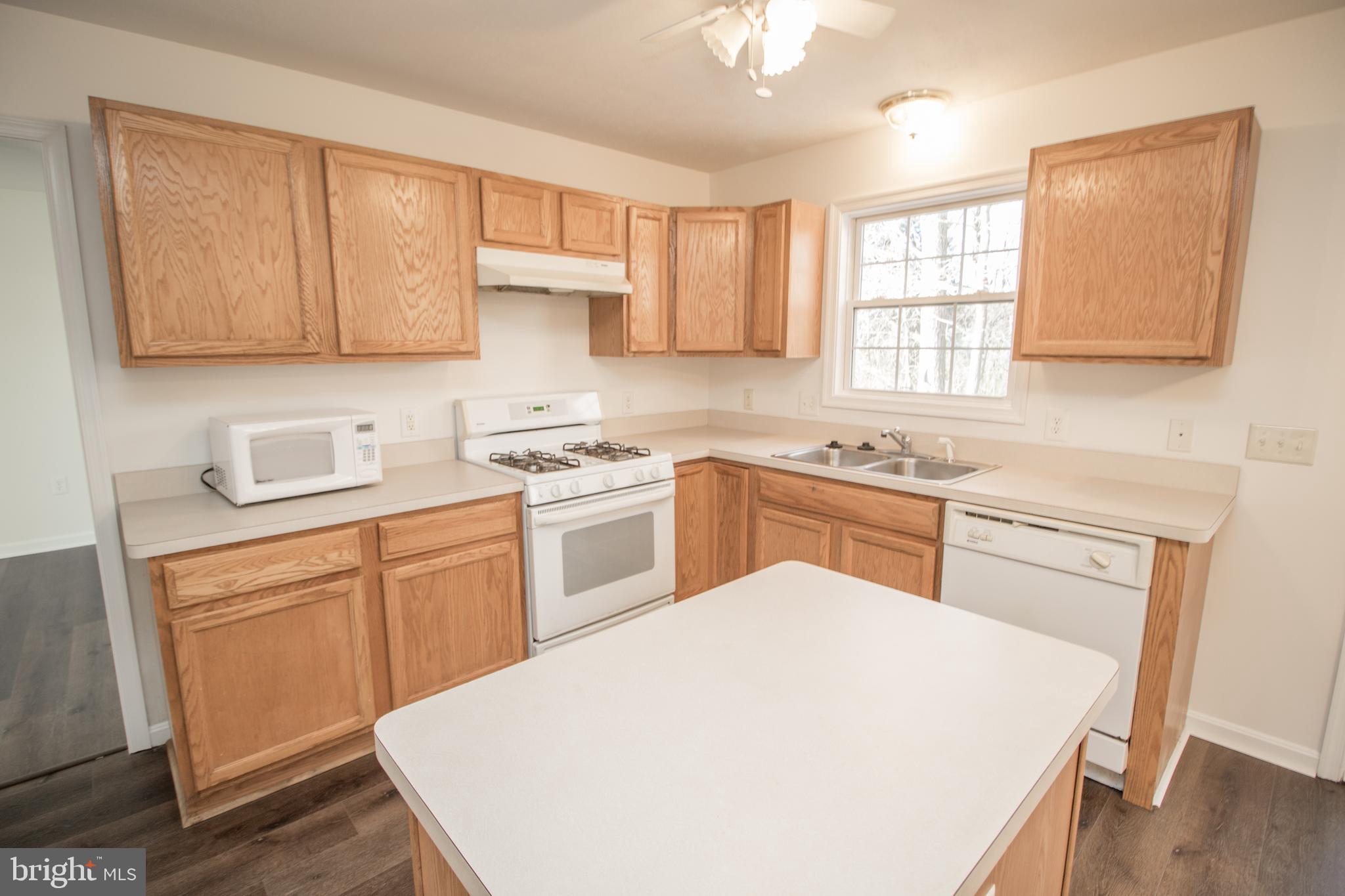 EMERALD HILLS ESTATES - Residential Lease