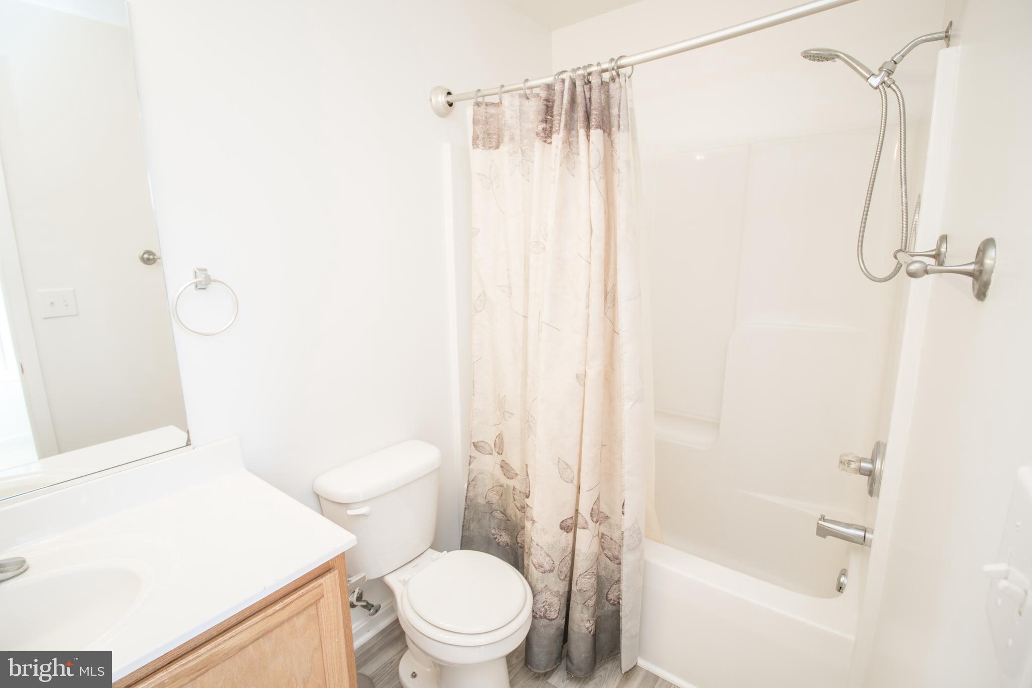 EMERALD HILLS ESTATES - Residential Lease