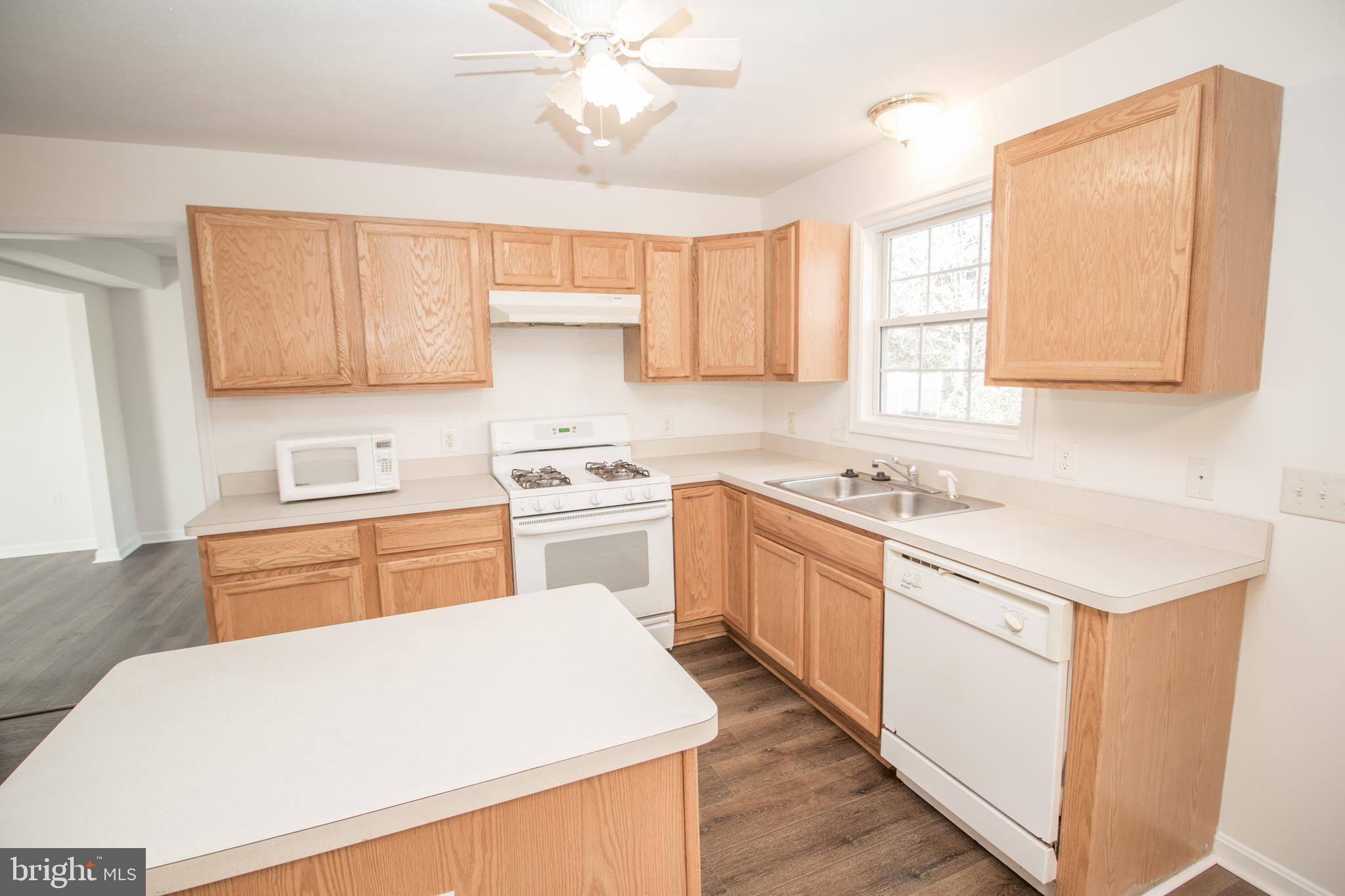 EMERALD HILLS ESTATES - Residential Lease