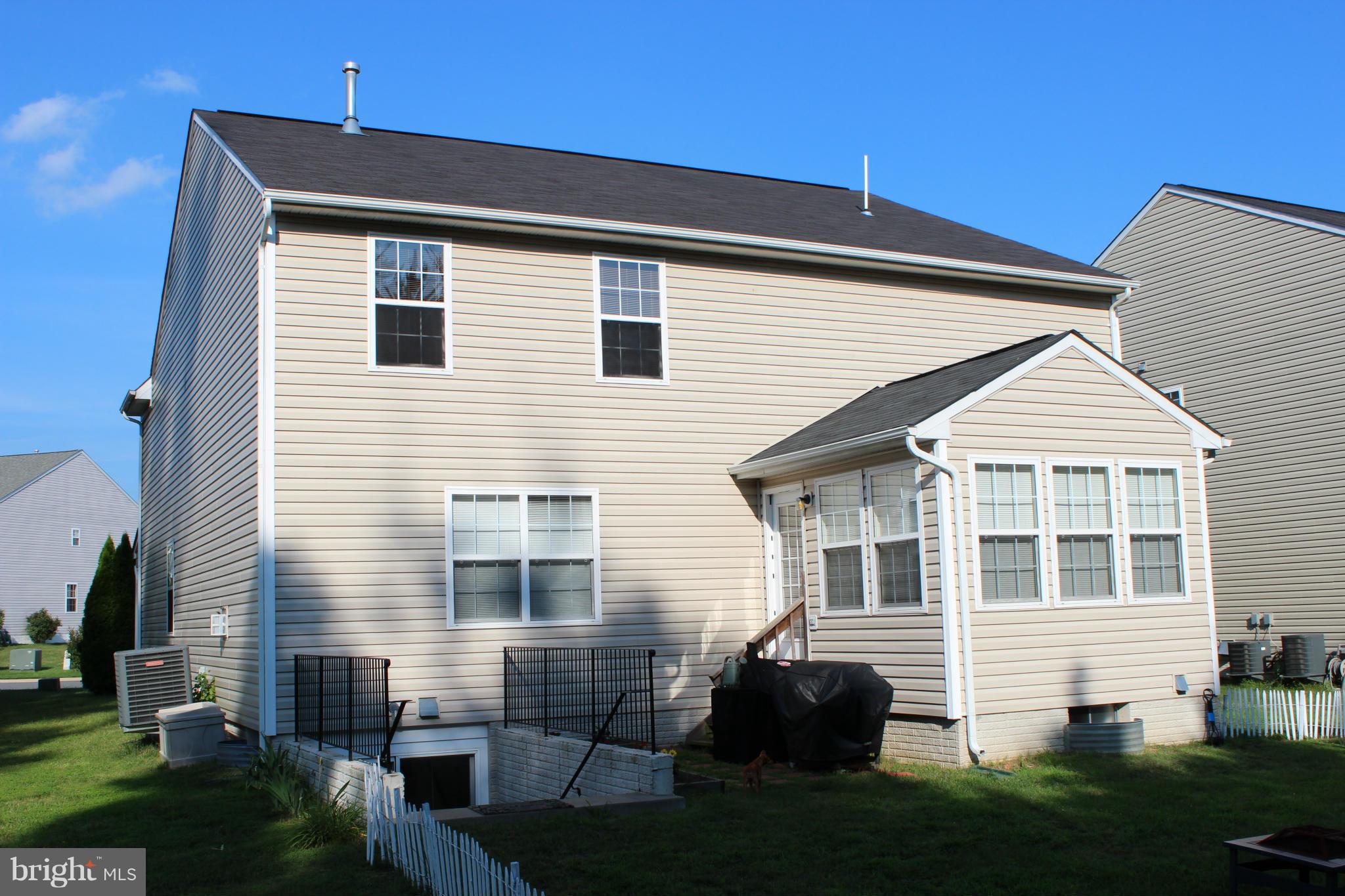 ENGLAND RUN NORTH - Residential Lease