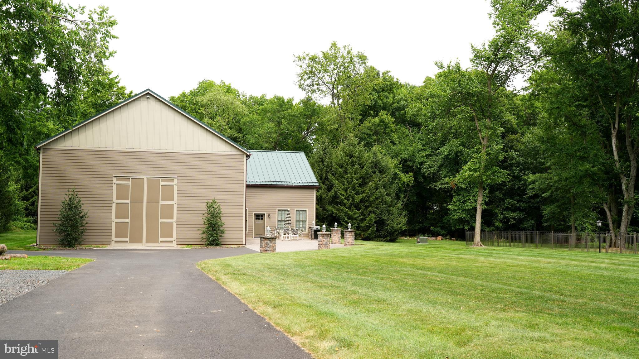 MEETINGHOUSE VIL - Residential