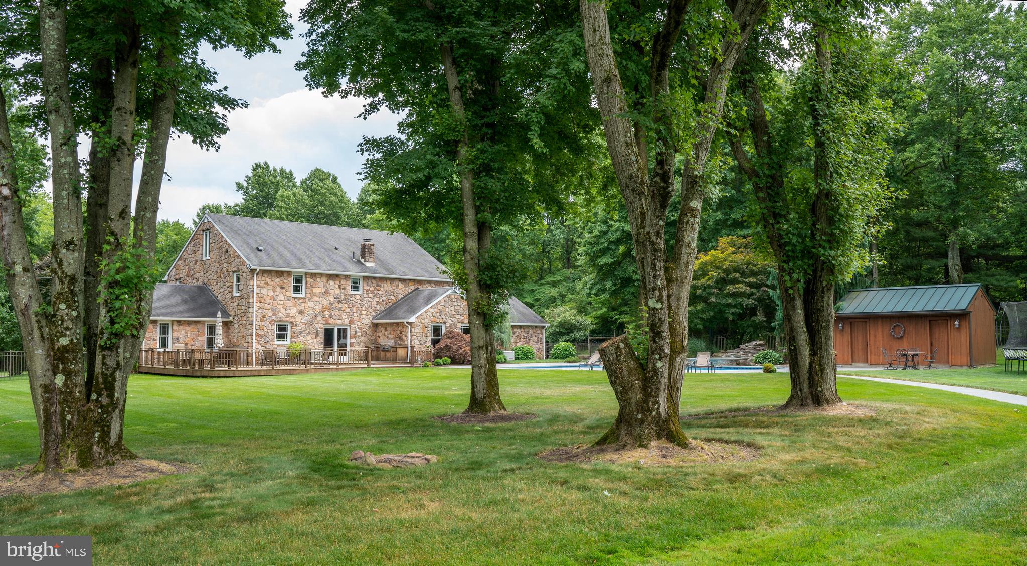 MEETINGHOUSE VIL - Residential