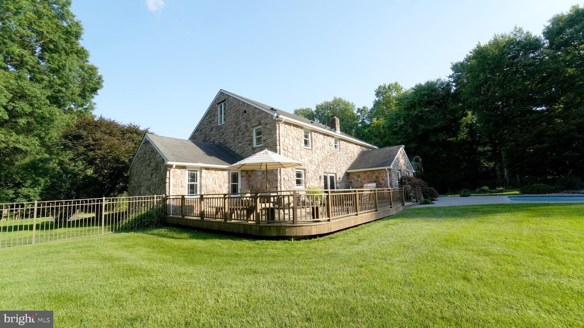 MEETINGHOUSE VIL - Residential