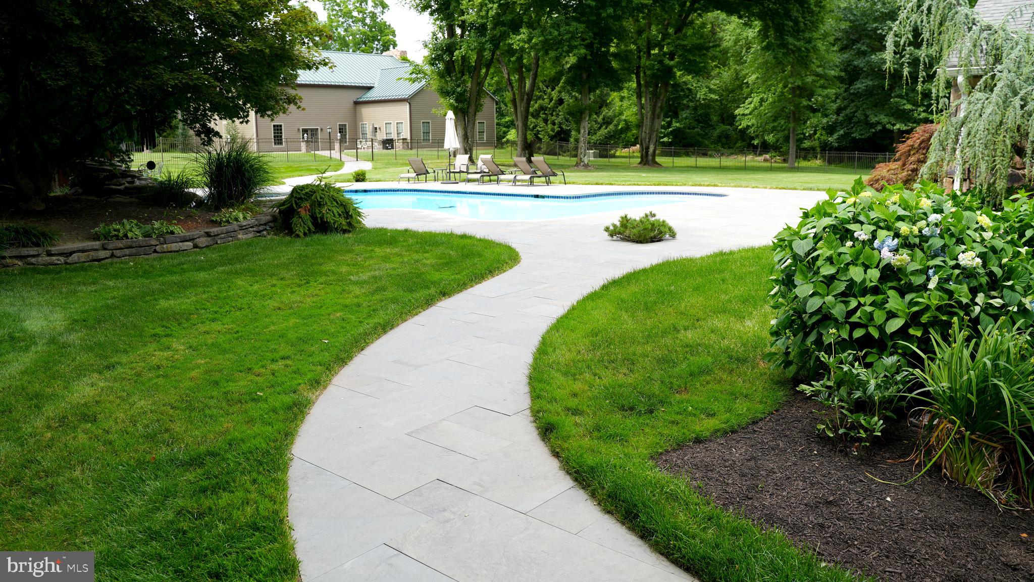 MEETINGHOUSE VIL - Residential