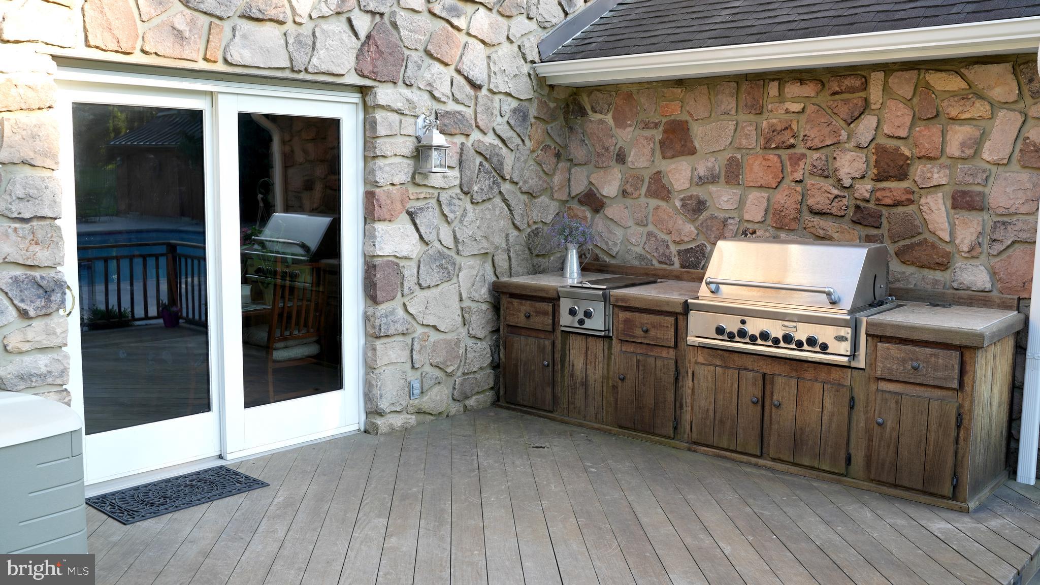 MEETINGHOUSE VIL - Residential