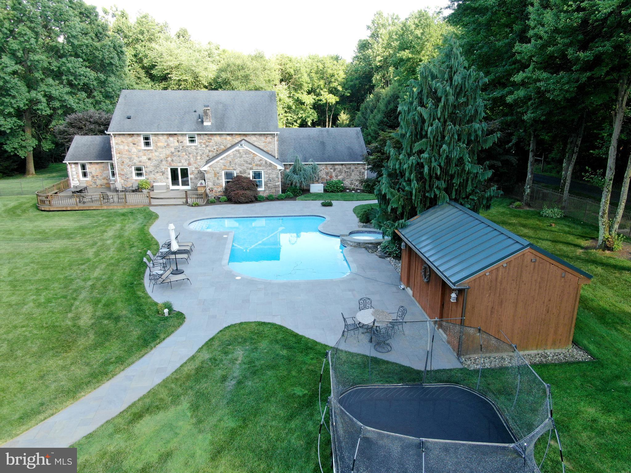 MEETINGHOUSE VIL - Residential