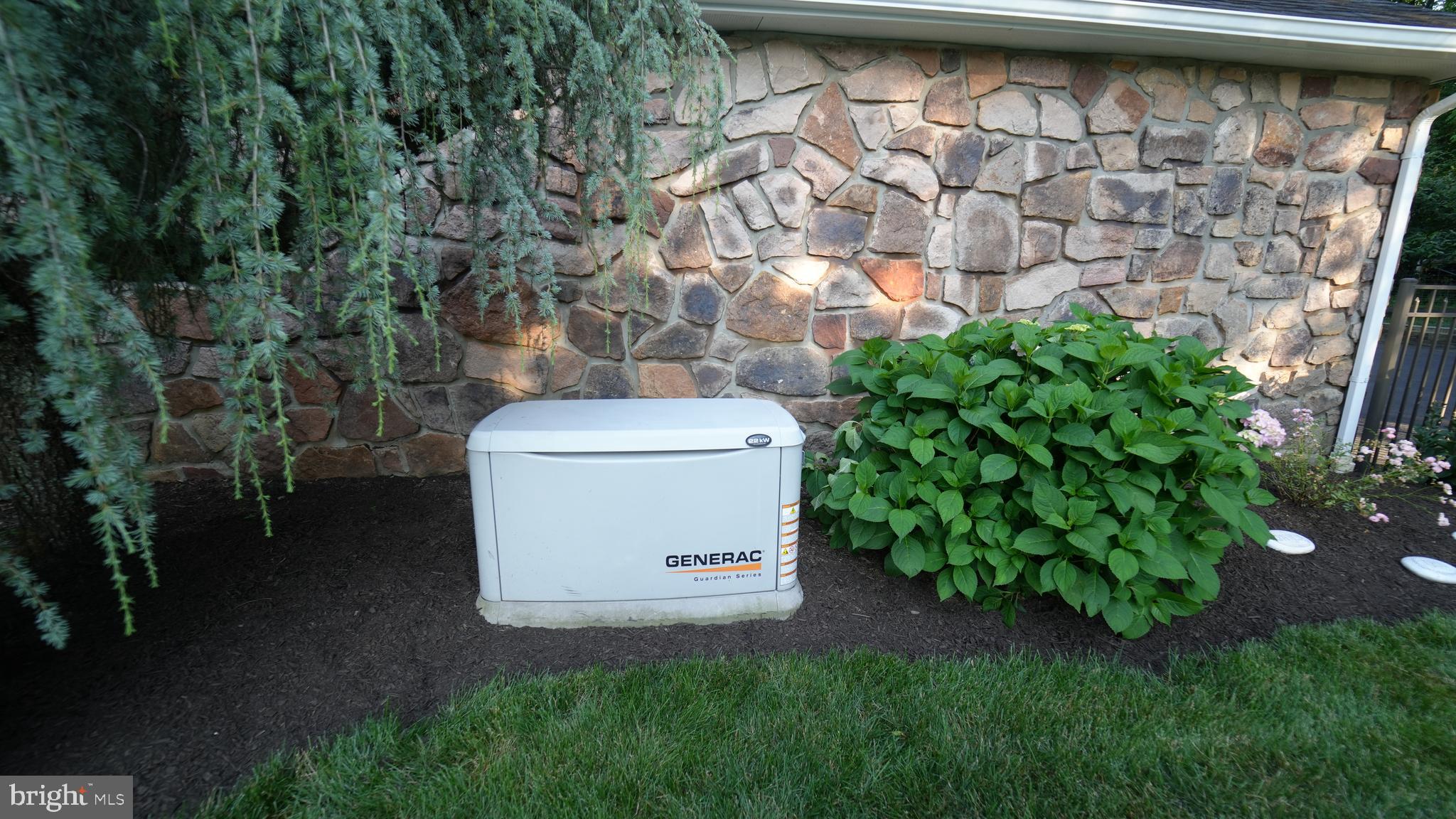 MEETINGHOUSE VIL - Residential