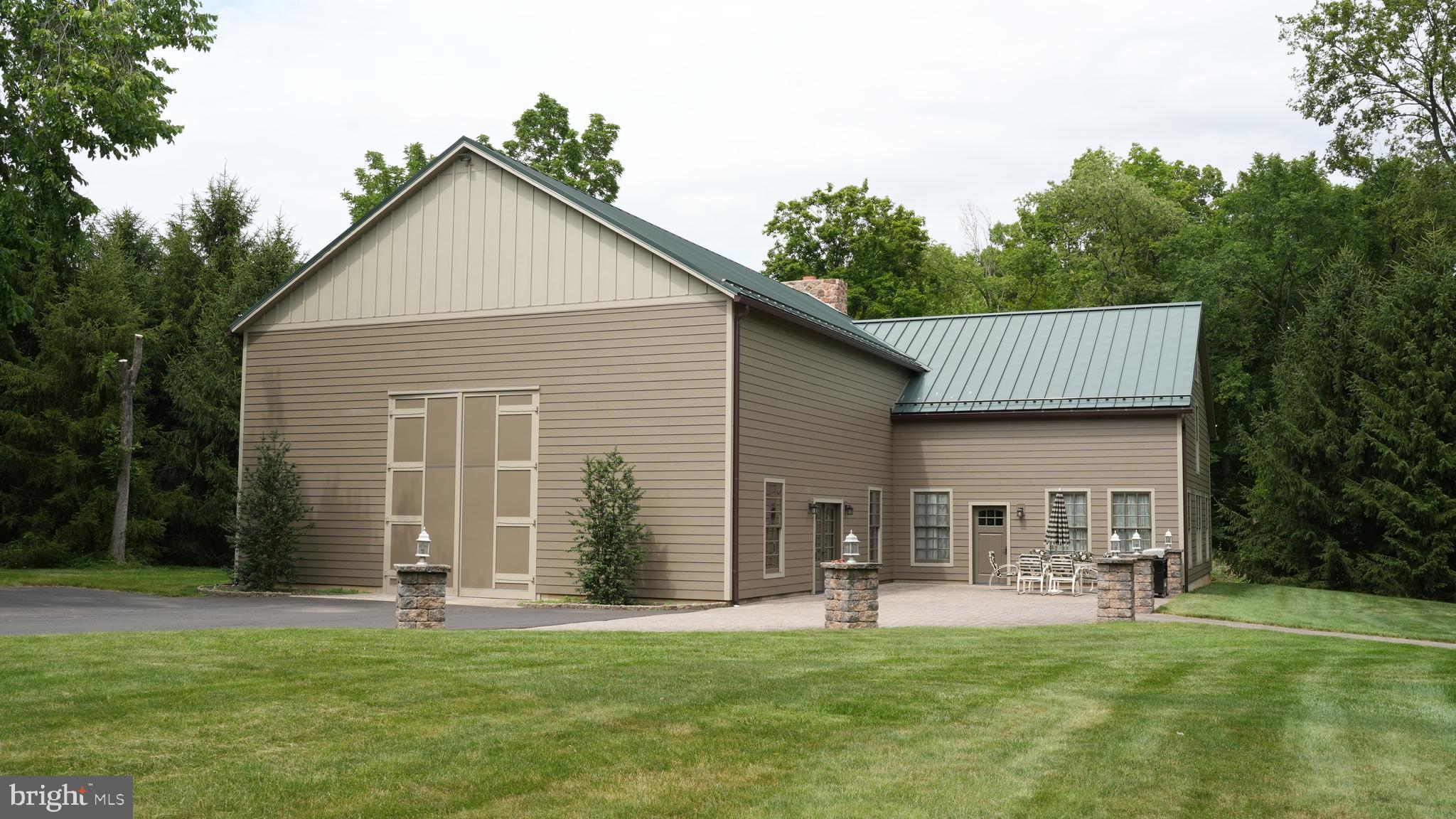 MEETINGHOUSE VIL - Residential