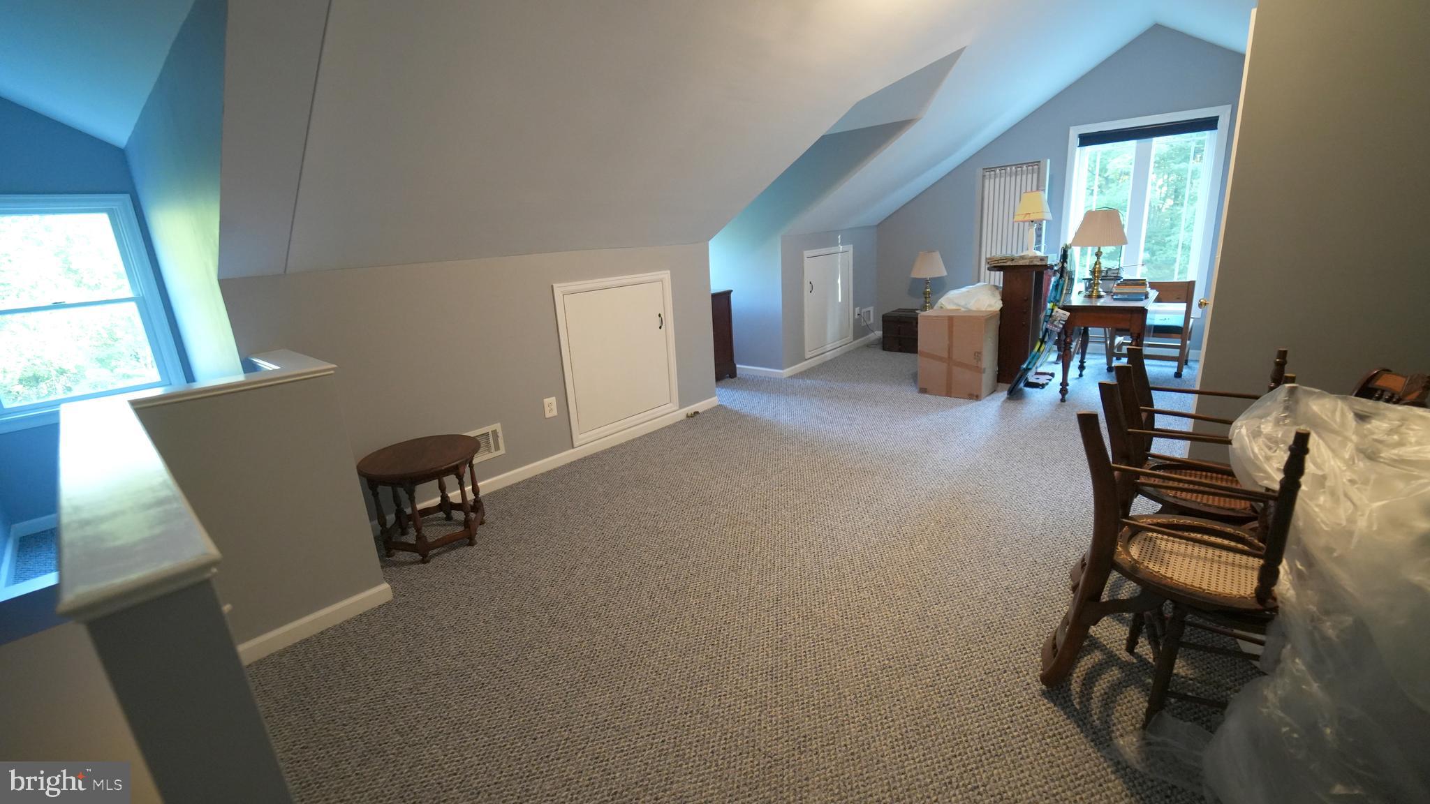 MEETINGHOUSE VIL - Residential