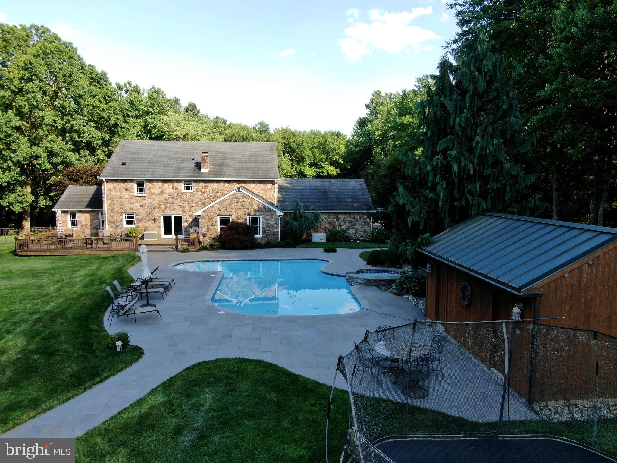 MEETINGHOUSE VIL - Residential