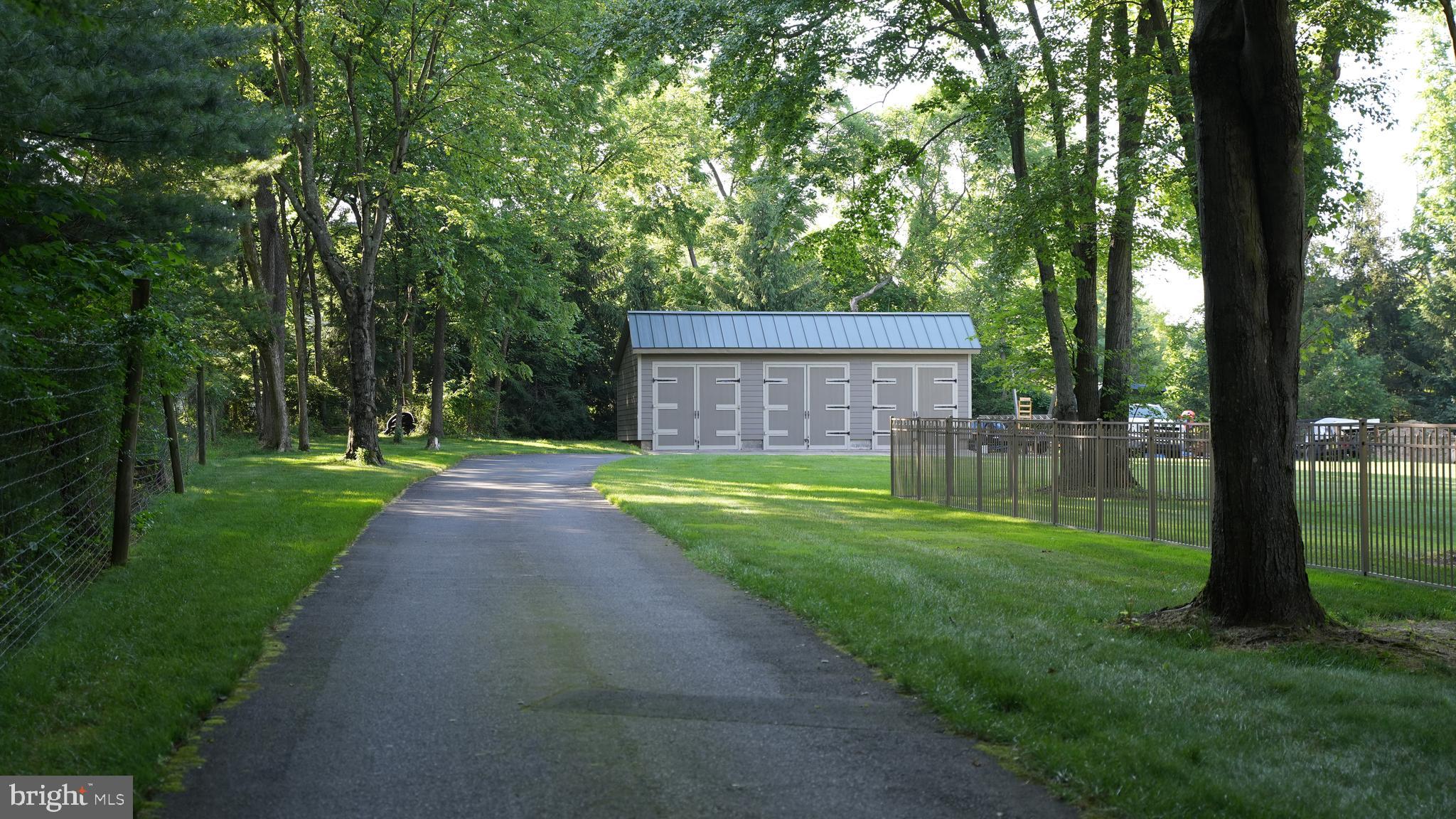 MEETINGHOUSE VIL - Residential