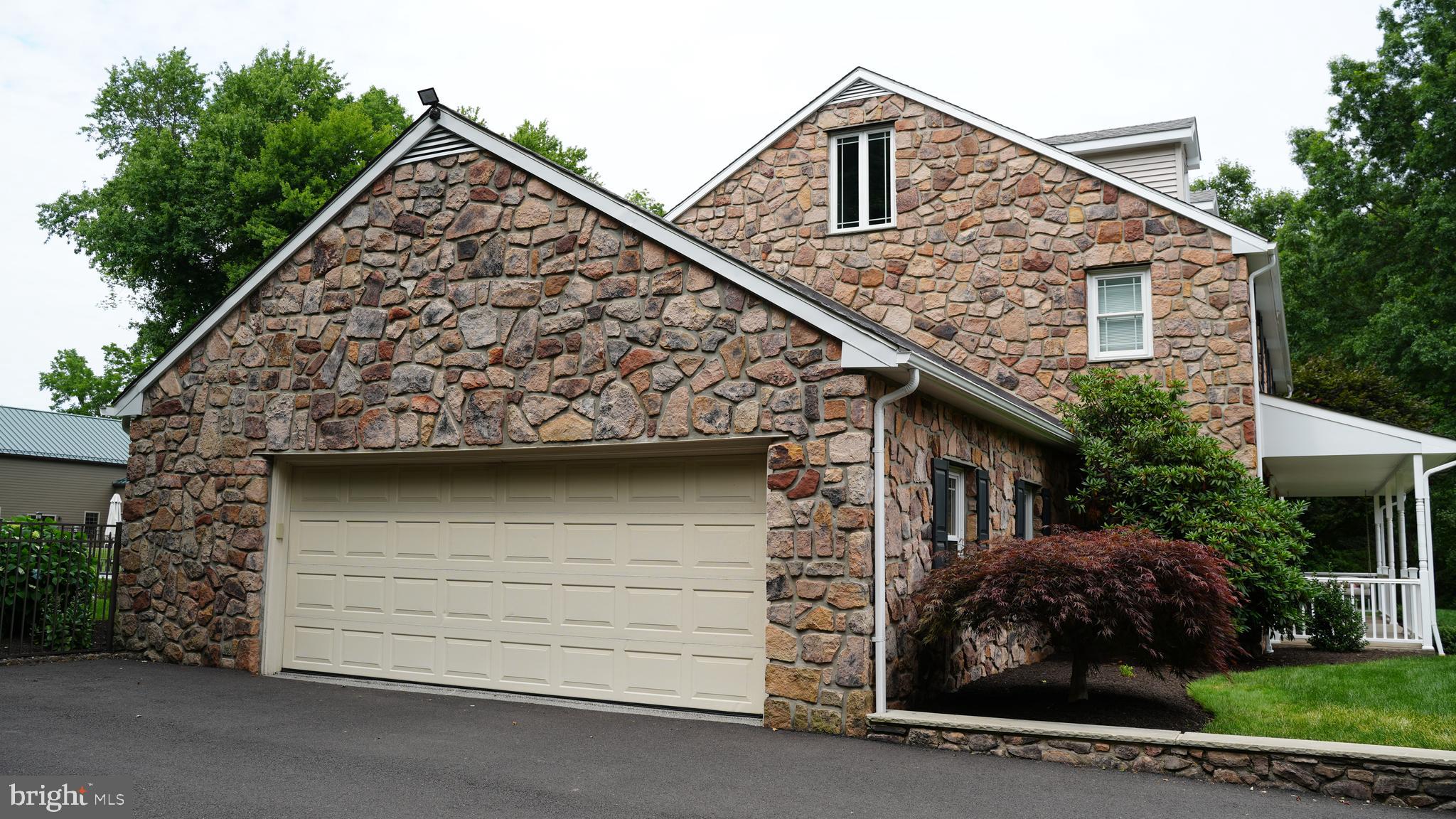 MEETINGHOUSE VIL - Residential