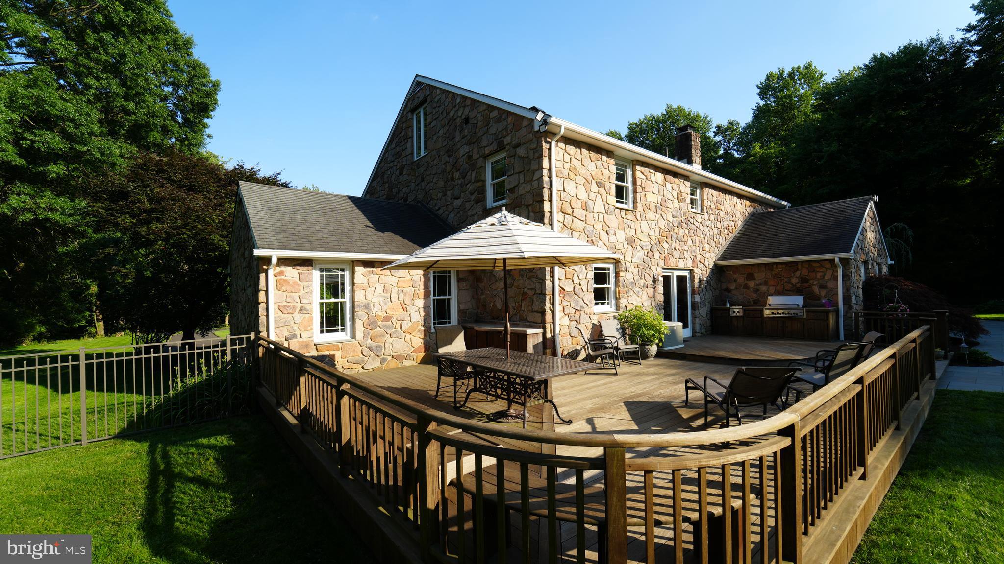 MEETINGHOUSE VIL - Residential