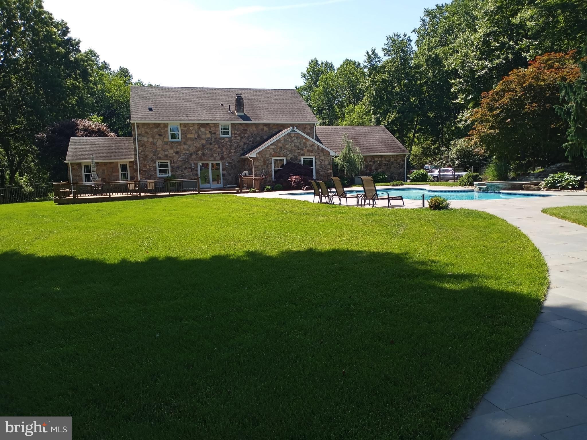 MEETINGHOUSE VIL - Residential