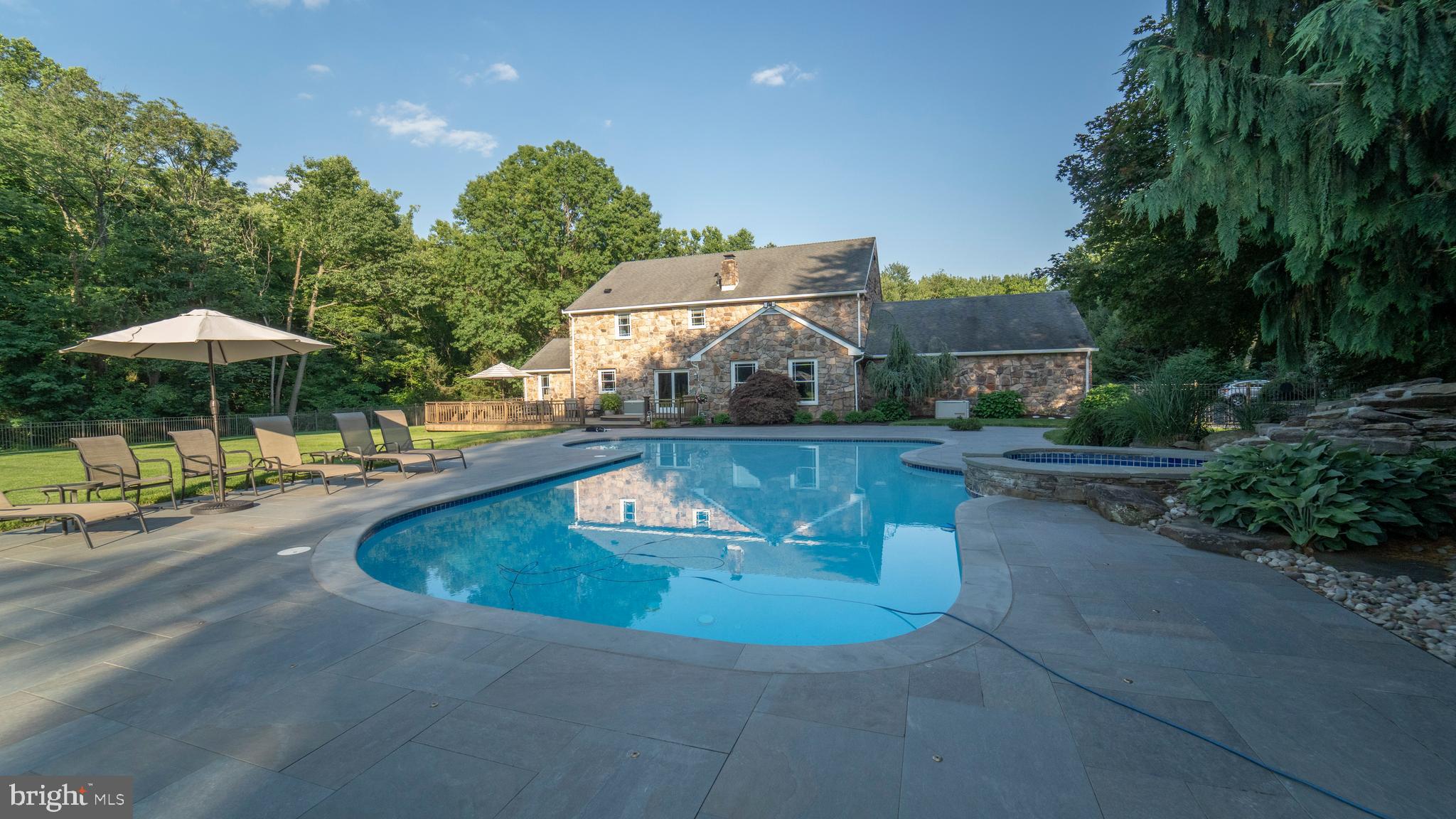 MEETINGHOUSE VIL - Residential