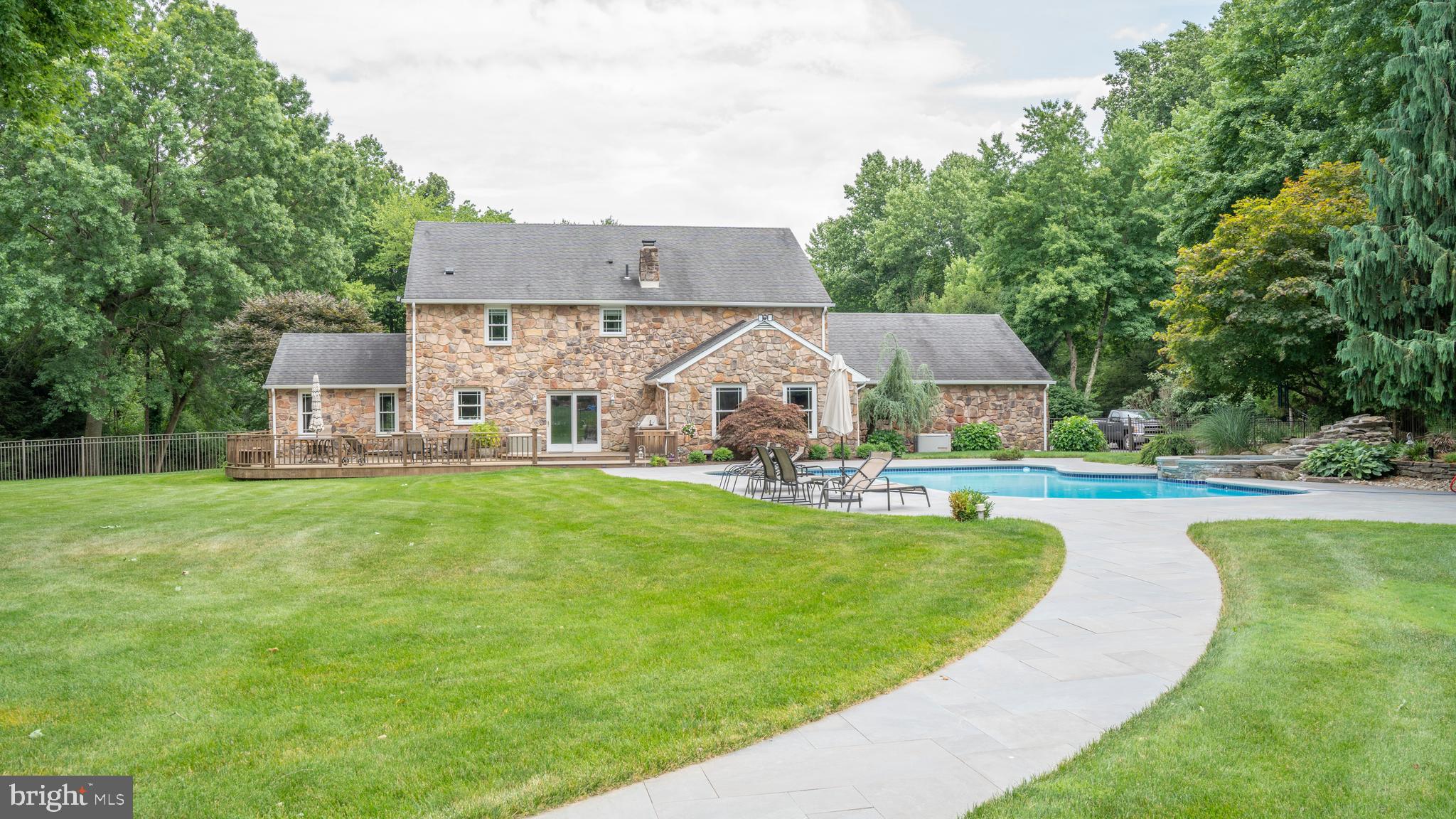 MEETINGHOUSE VIL - Residential