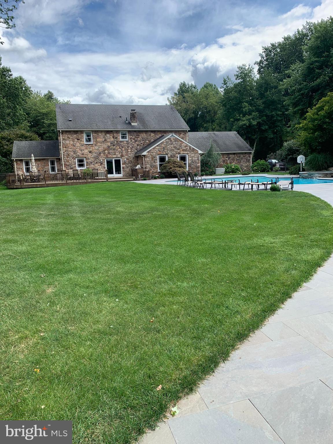 MEETINGHOUSE VIL - Residential