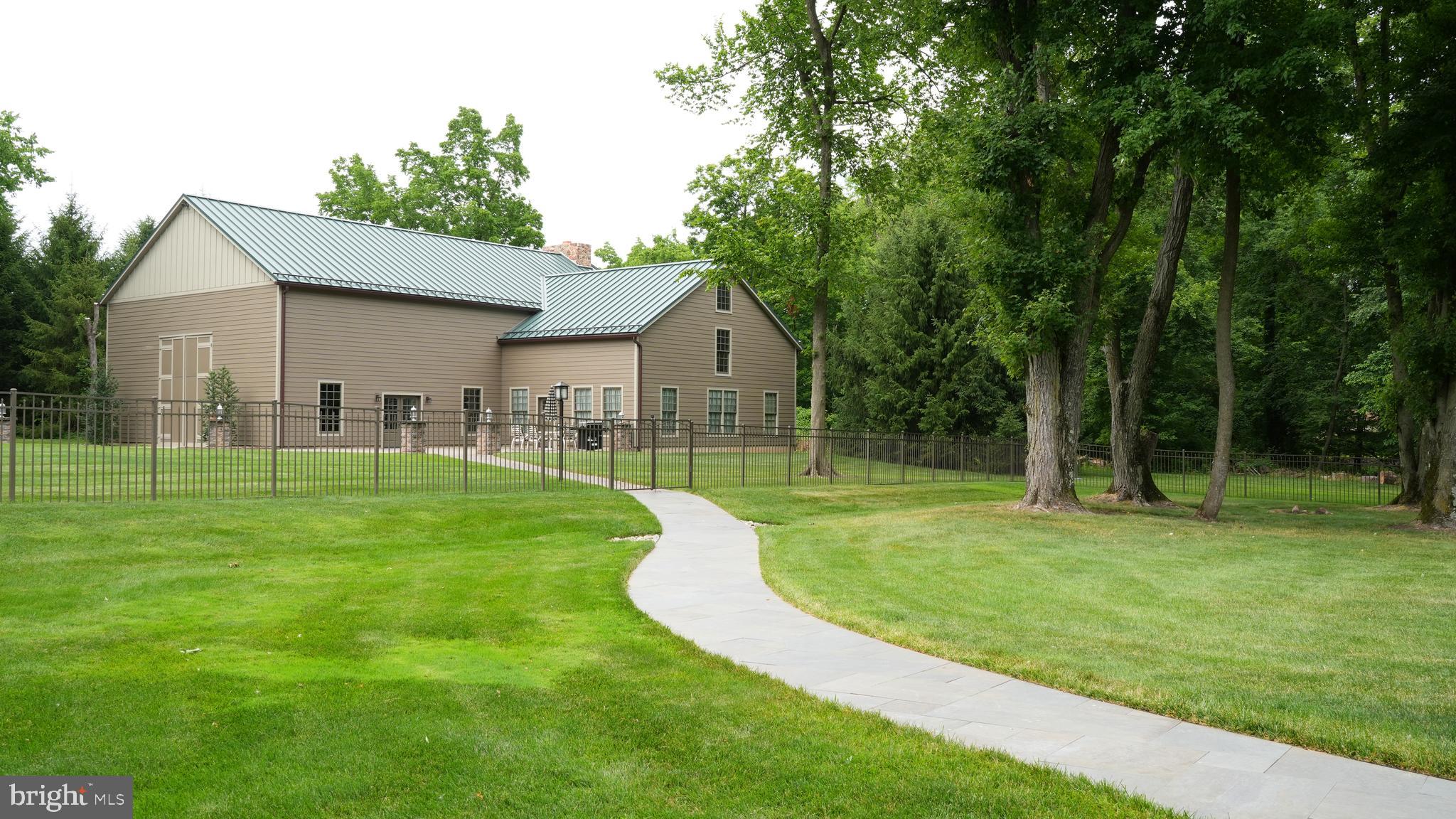 MEETINGHOUSE VIL - Residential