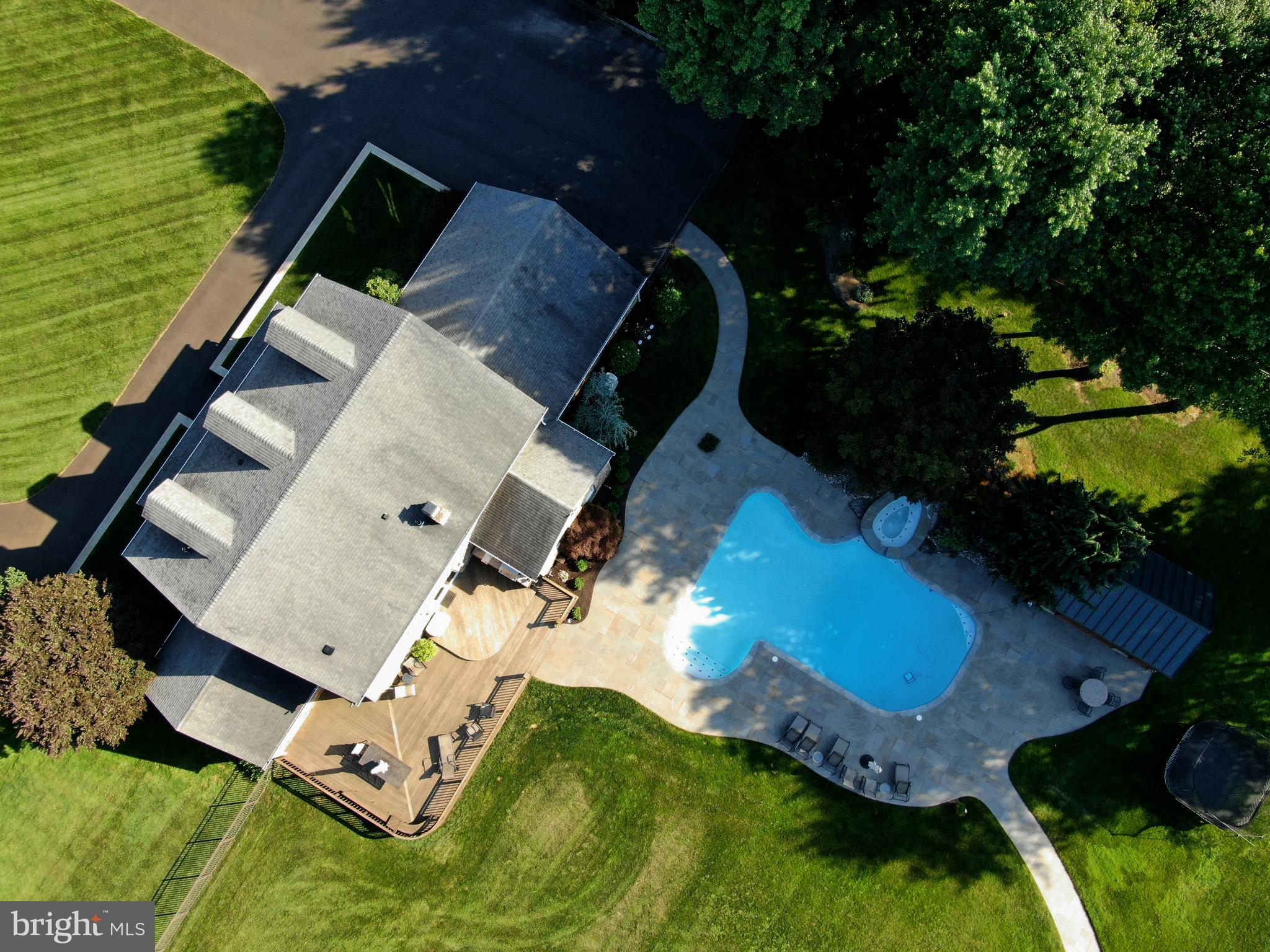 MEETINGHOUSE VIL - Residential