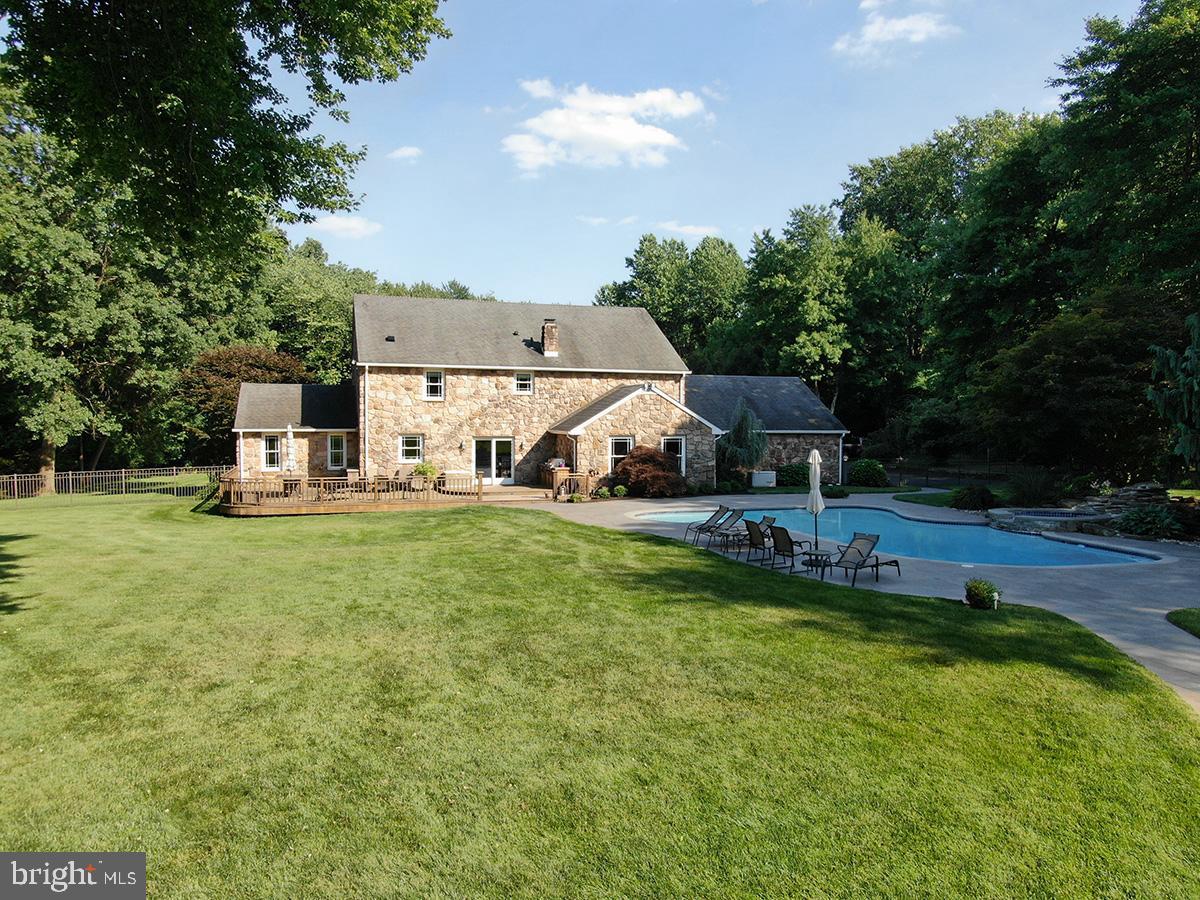 MEETINGHOUSE VIL - Residential