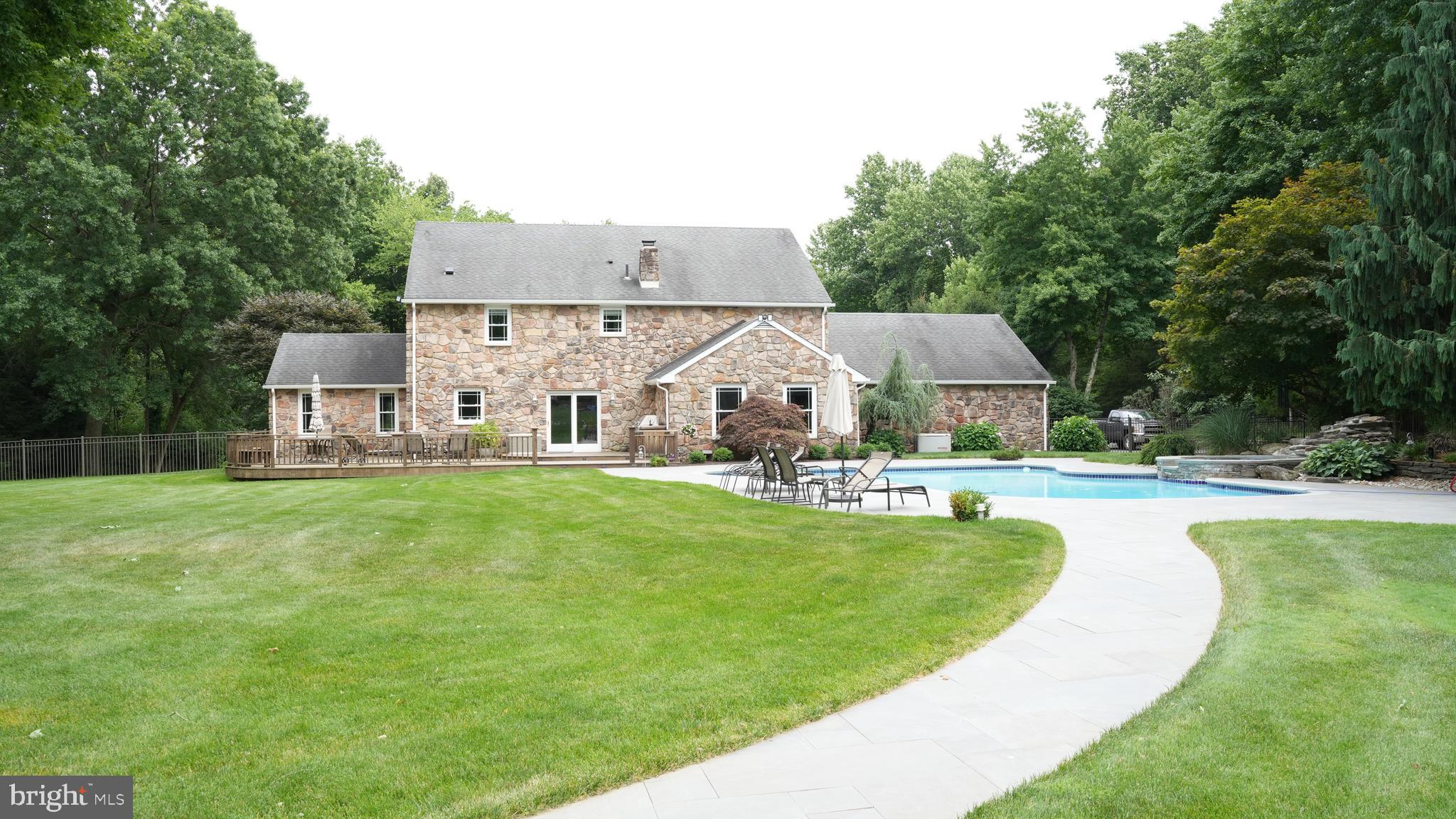 MEETINGHOUSE VIL - Residential