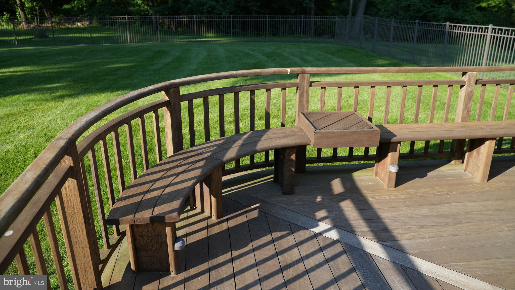 MEETINGHOUSE VIL - Residential