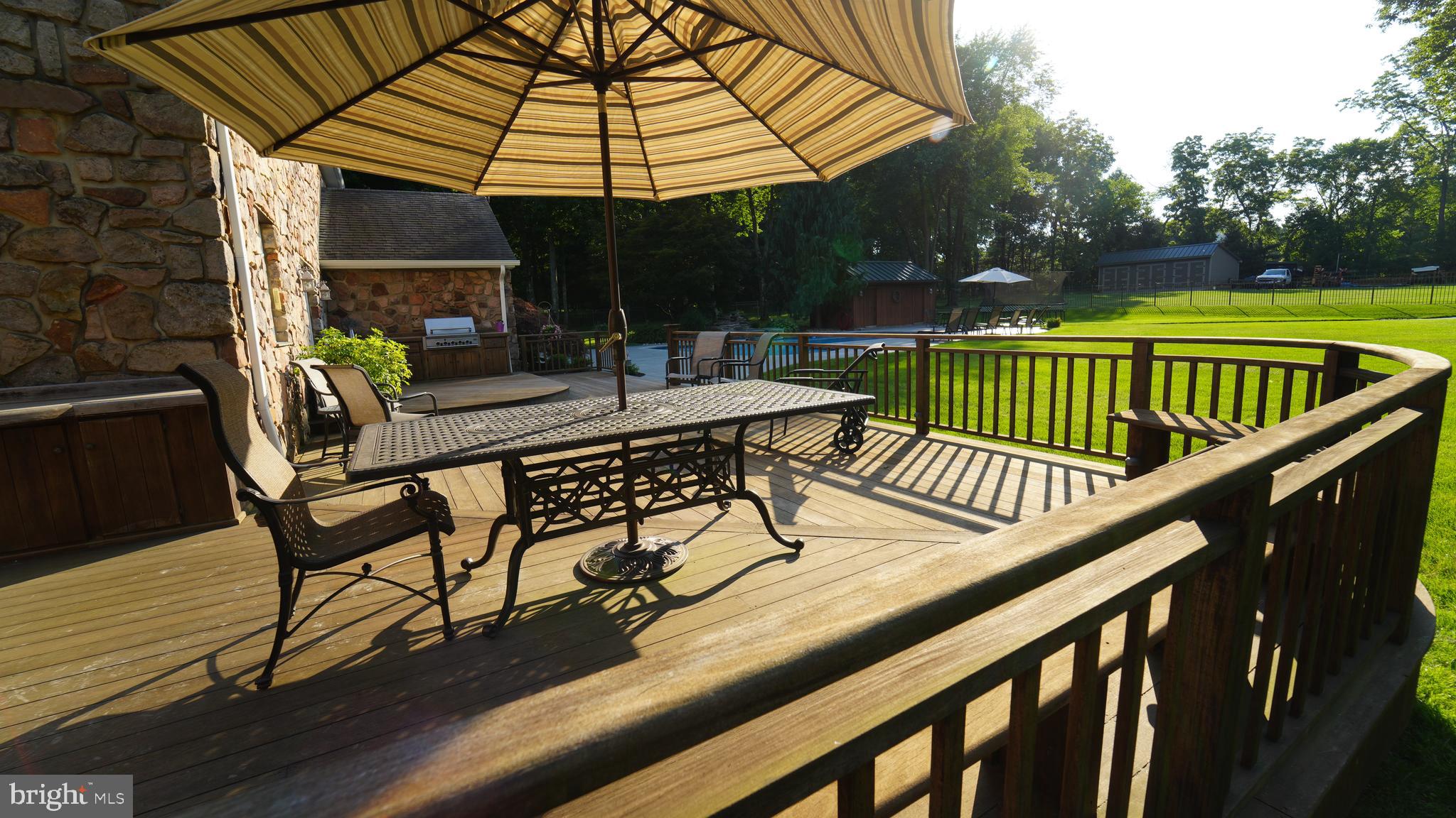 MEETINGHOUSE VIL - Residential