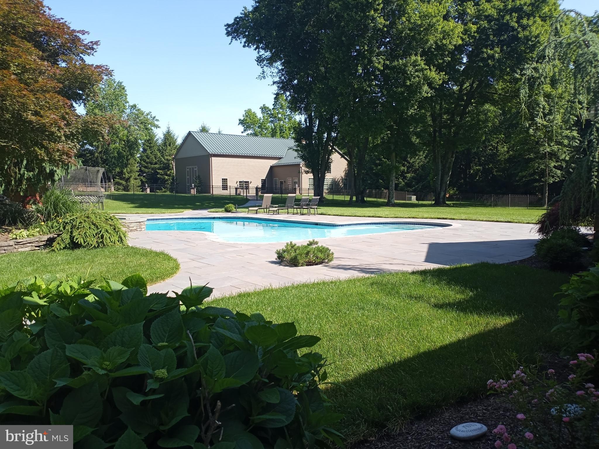 MEETINGHOUSE VIL - Residential