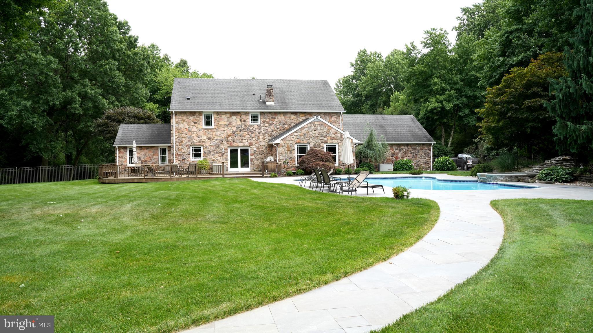 MEETINGHOUSE VIL - Residential