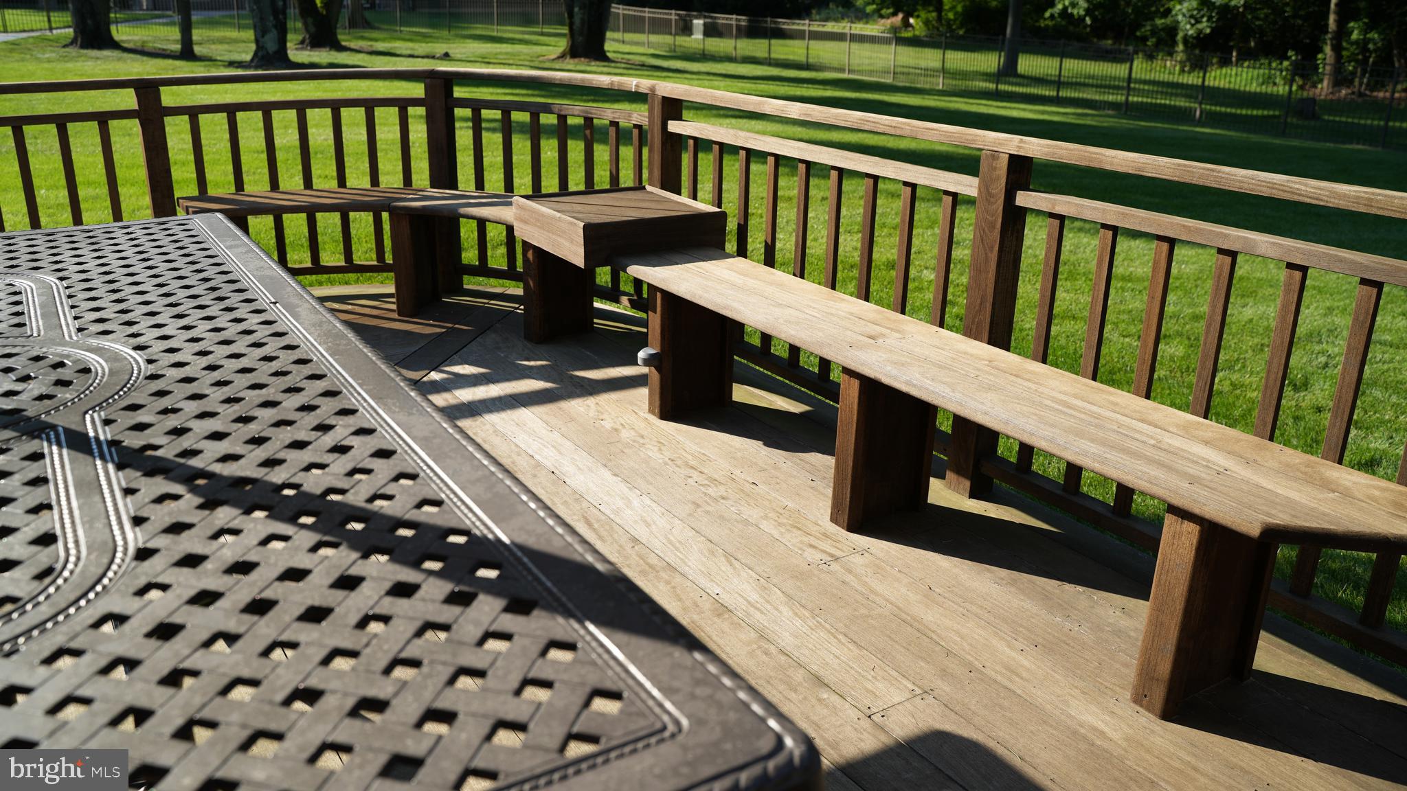 MEETINGHOUSE VIL - Residential