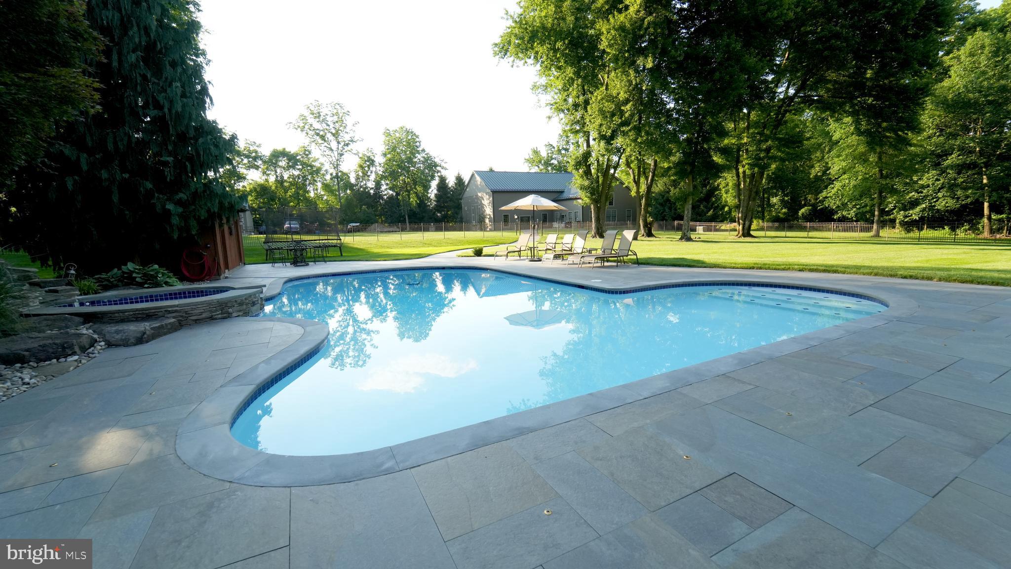 MEETINGHOUSE VIL - Residential