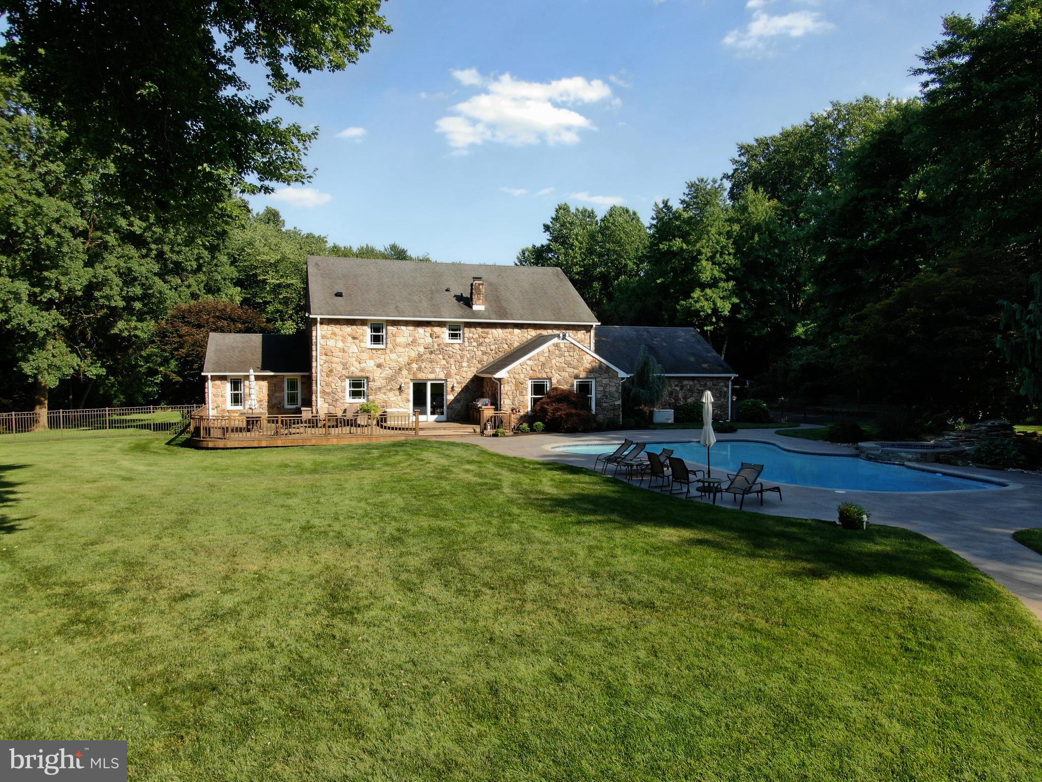 MEETINGHOUSE VIL - Residential