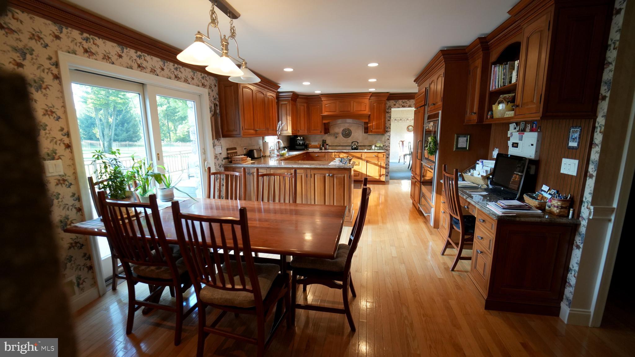 MEETINGHOUSE VIL - Residential