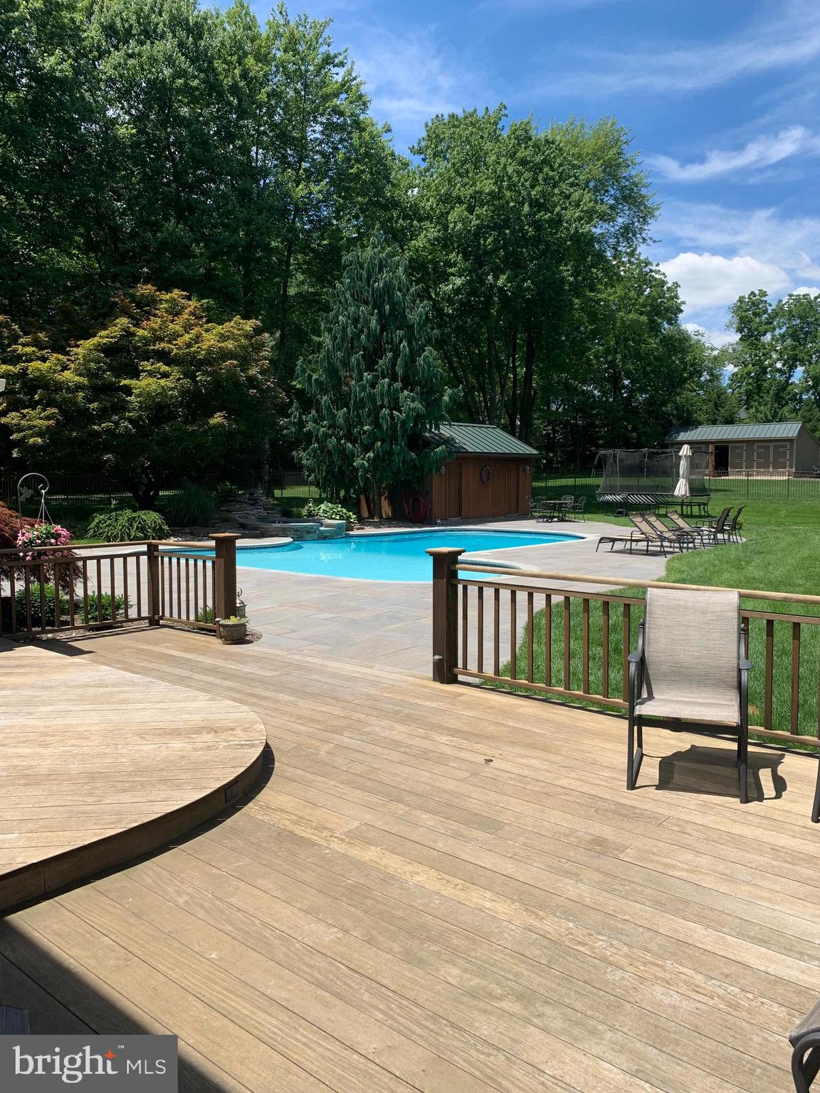 MEETINGHOUSE VIL - Residential