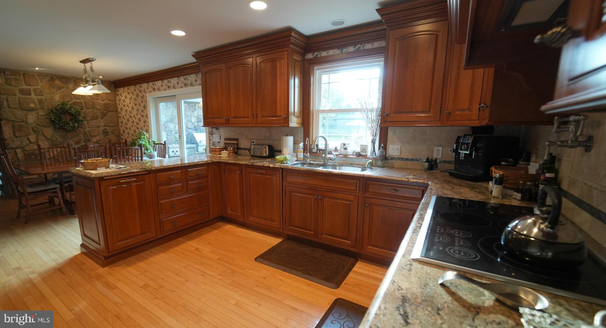 MEETINGHOUSE VIL - Residential