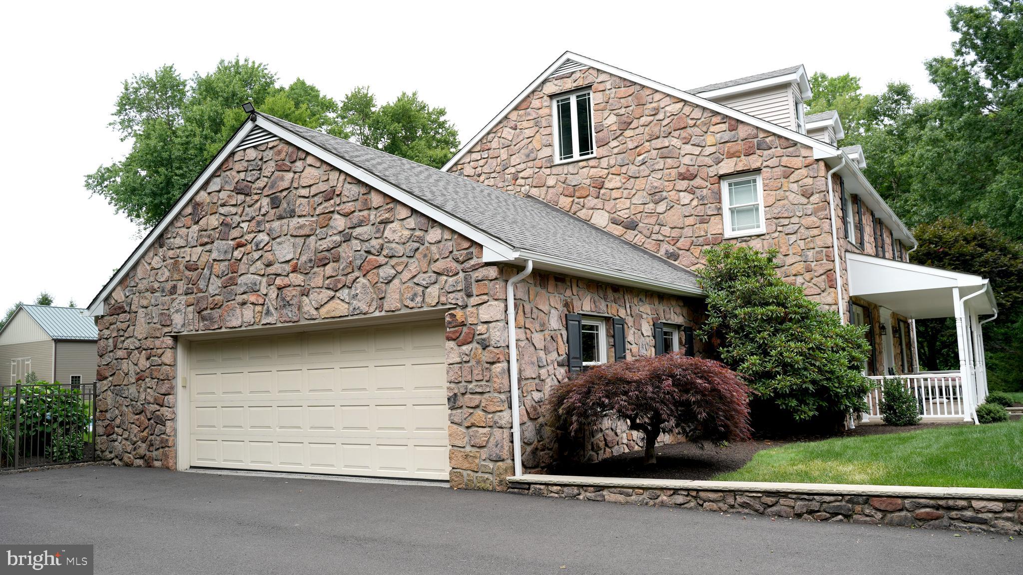 MEETINGHOUSE VIL - Residential